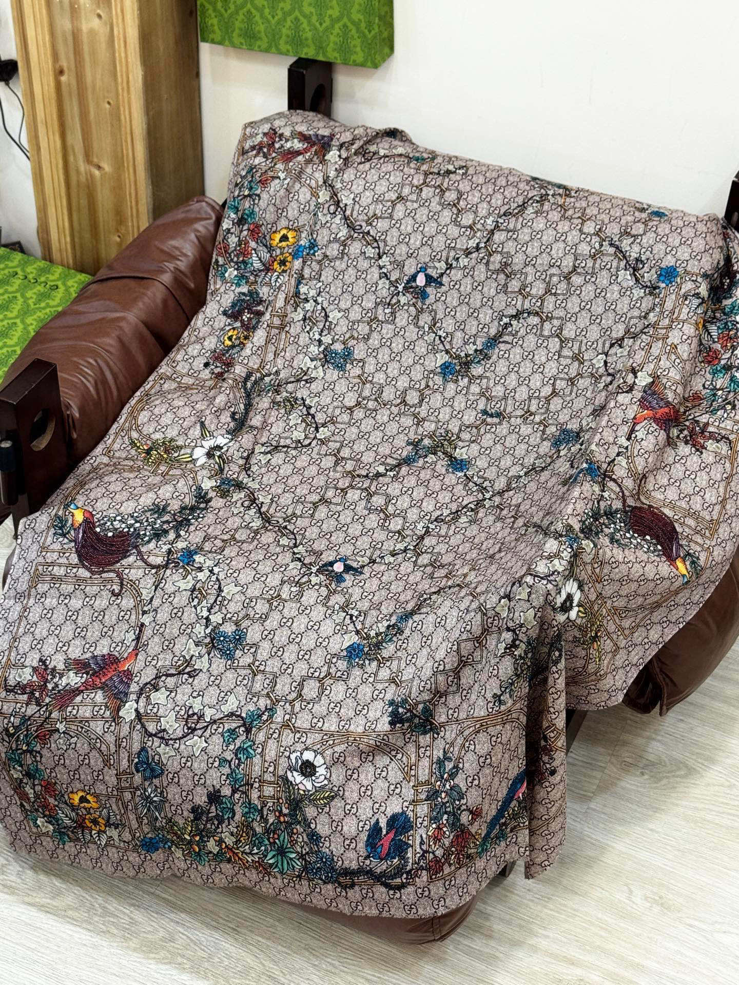 会发光发亮的围巾羊绒新款 🆕🆕🌈💫速度‼️下手一定要快‼️G家新款【GG字母花卉长巾】，高端 大爱 货极