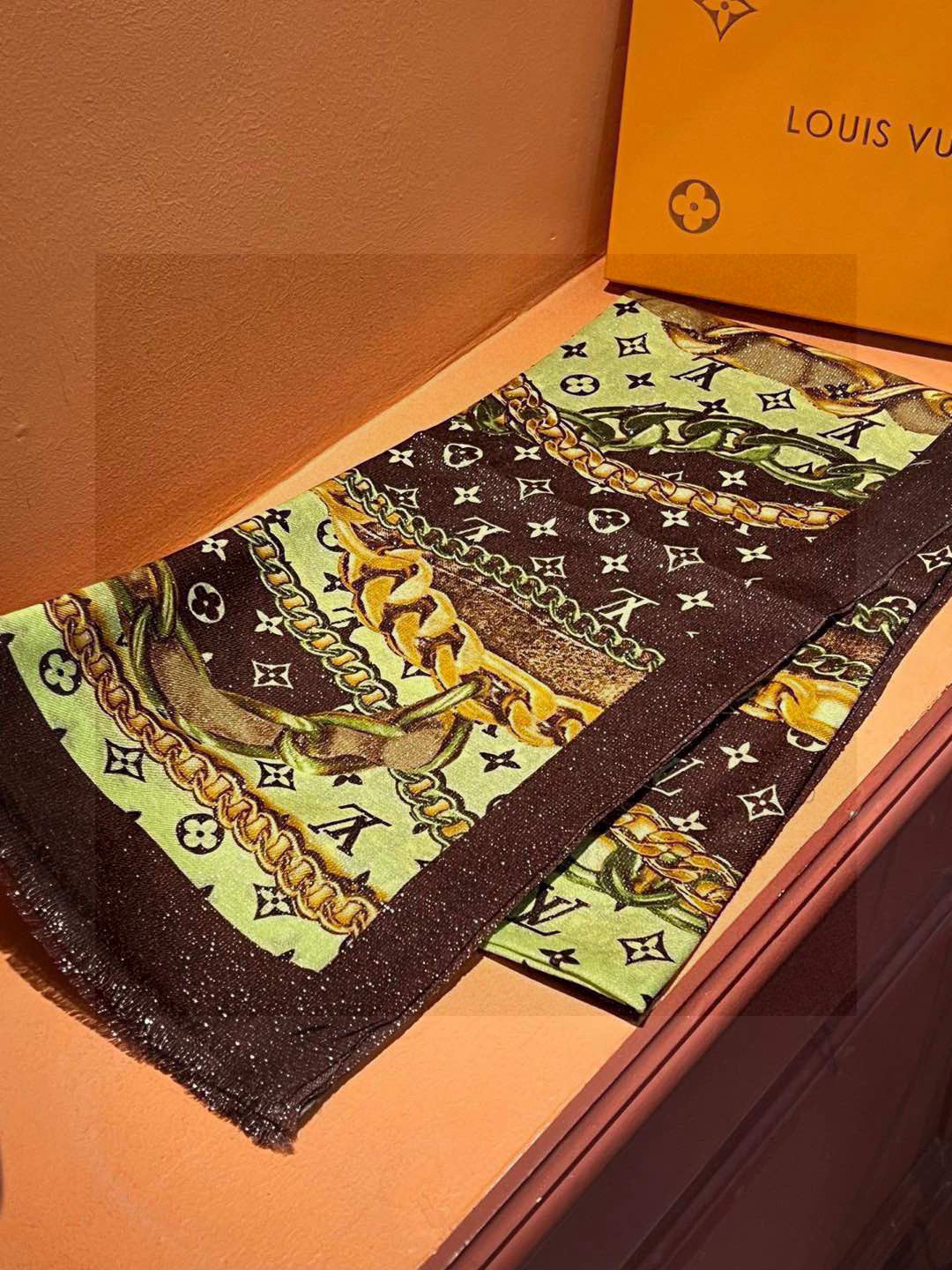 会发光发亮的围巾真心赞‼️驴家【L链条花纹银丝长巾】银丝印花羊绒长巾，2023新款方巾来撷Noufice