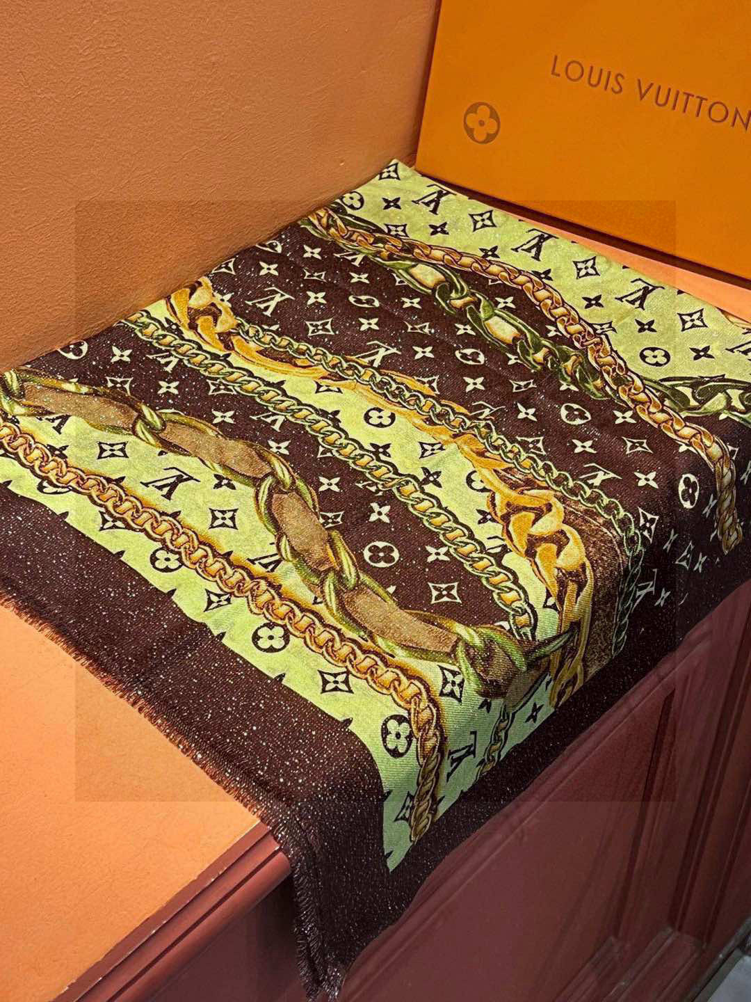 会发光发亮的围巾真心赞‼️驴家【L链条花纹银丝长巾】银丝印花羊绒长巾，2023新款方巾来撷Noufice