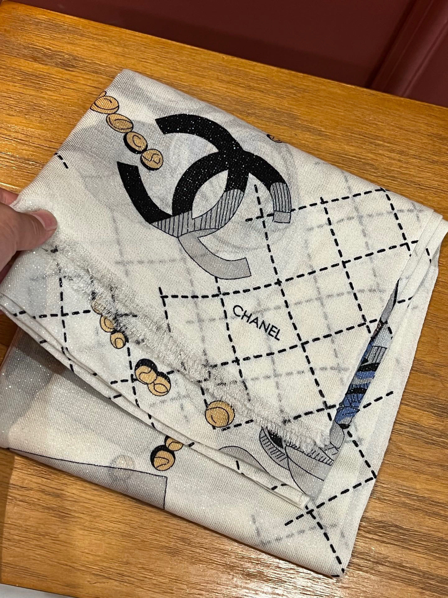 会发光发亮的围巾 💄💋新款客供亮片💖羊绒面料长巾 😘美翻了[流泪]【彩色山茶花银线长巾】御用殿堂级极‼️