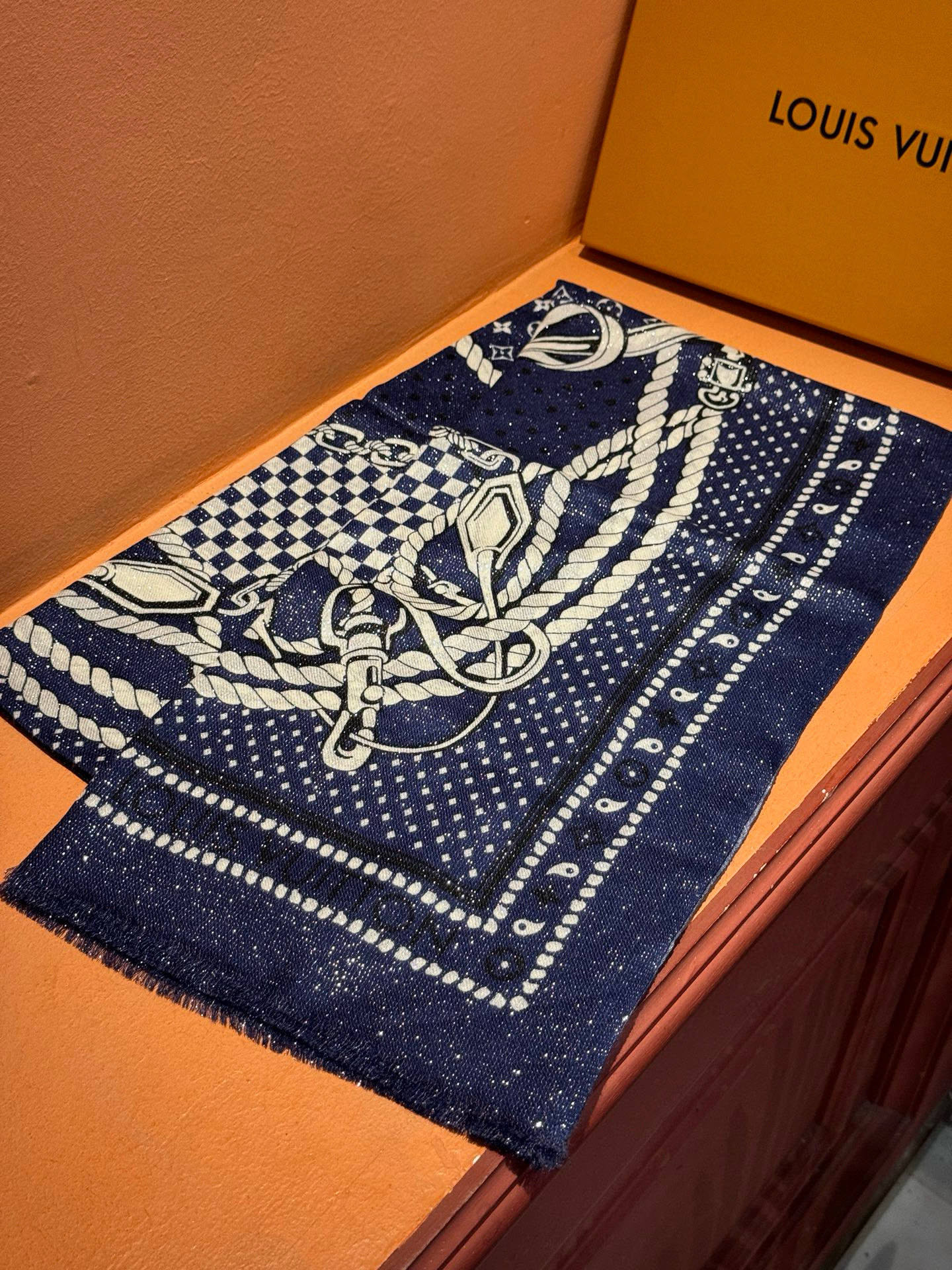 会发光发亮的围巾 💄💋新款客供亮片💖羊绒面料长巾 😘美翻了[流泪]【彩色山茶花银线长巾】御用殿堂级极‼️