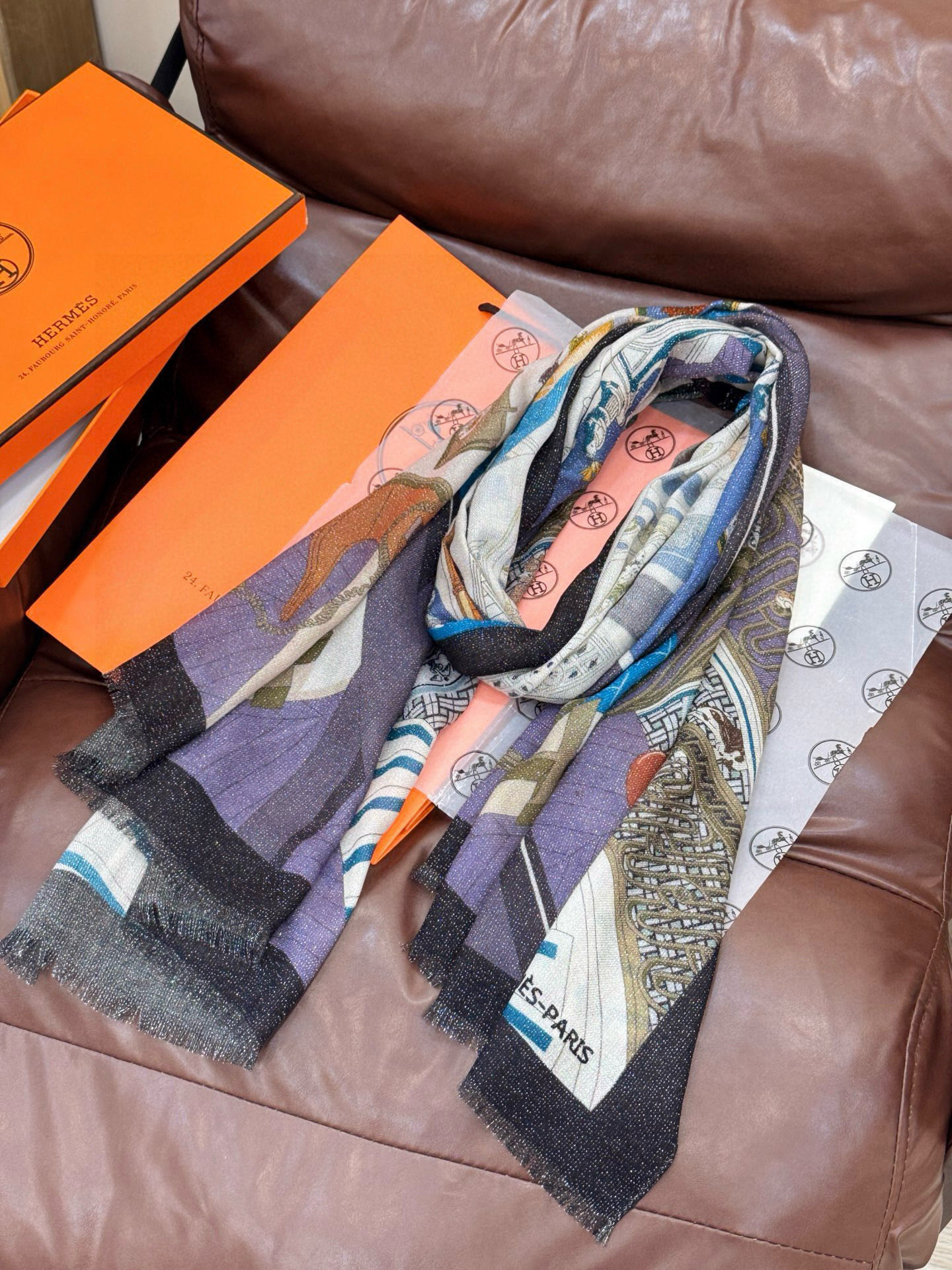 会发光发亮的围巾 爱马仕 专柜同步 买了都说好看羊绒印花‼️推荐💕顶级工艺超值‼️爱马仕专柜爆款🎁🎁羊绒