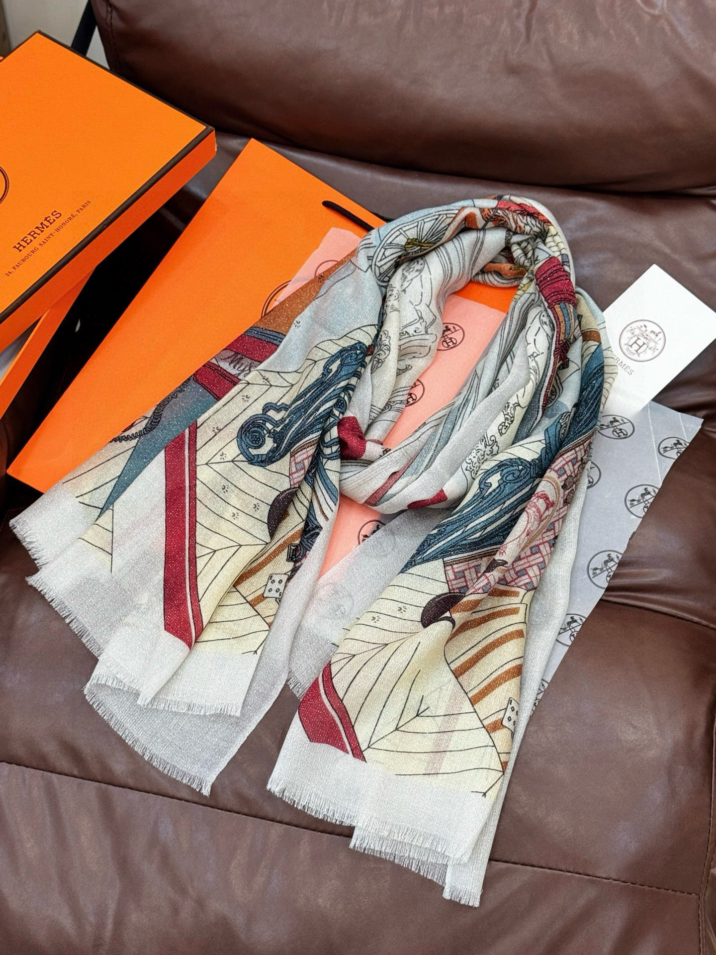 会发光发亮的围巾 爱马仕 专柜同步 买了都说好看羊绒印花‼️推荐💕顶级工艺超值‼️爱马仕专柜爆款🎁🎁羊绒