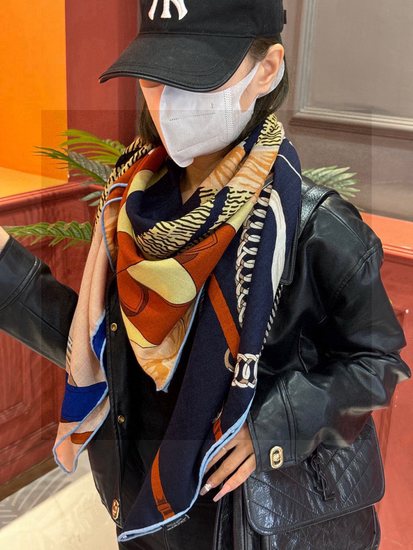 【升级双面同色 加密面料】 上新❤️ 140*140台版印花 黑白二色 高级都市新贵！山茶花的再一次邂逅