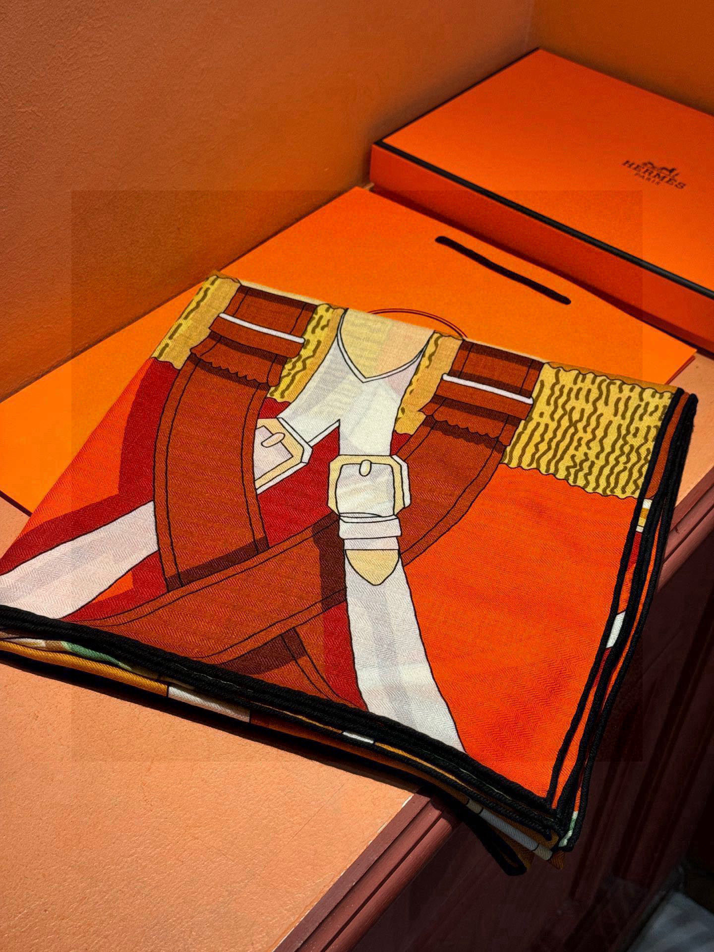 【升级双面同色 加密面料】 上新❤️ 140*140台版印花 黑白二色 高级都市新贵！山茶花的再一次邂逅