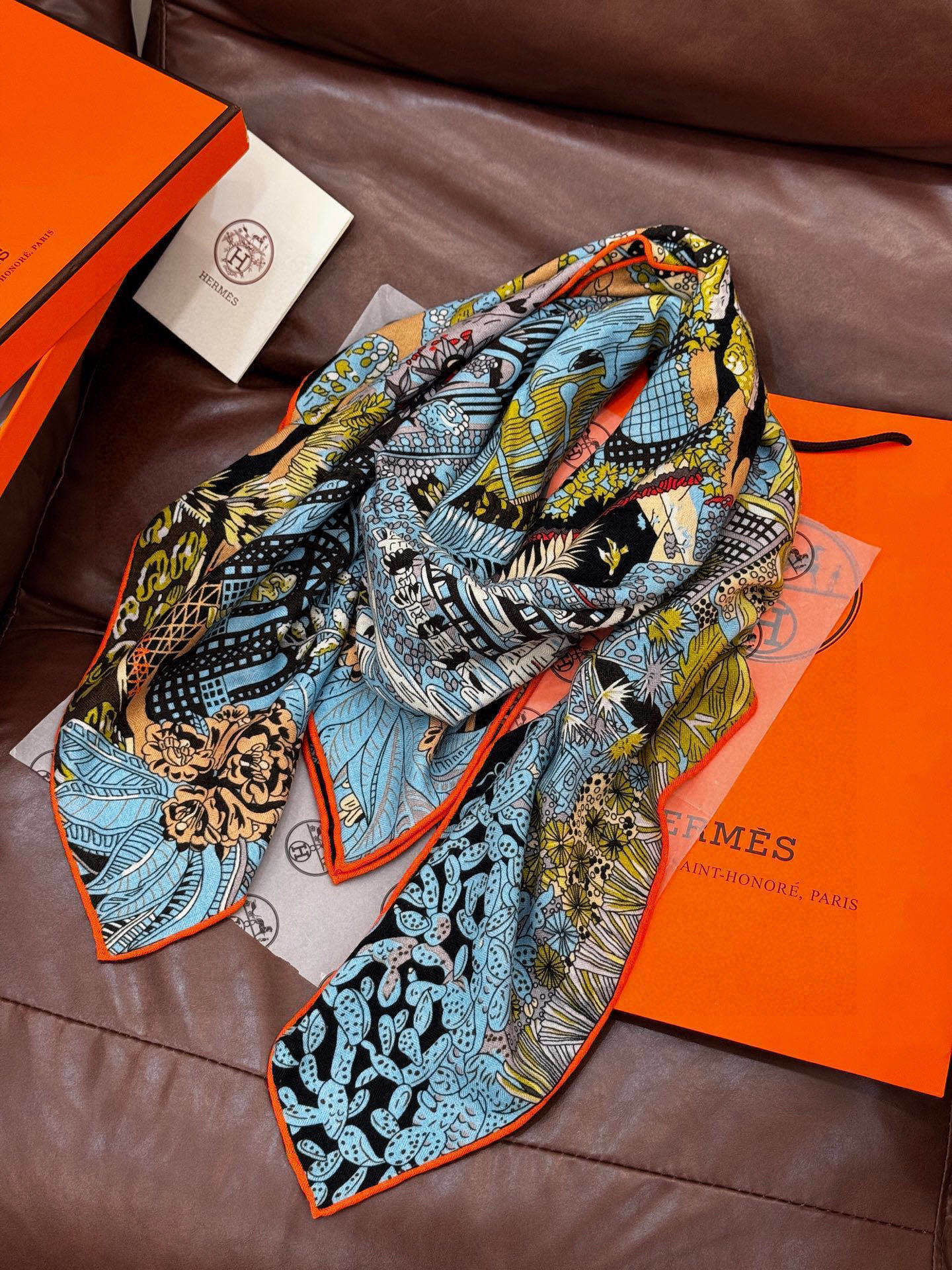 💟2025年秋冬抢先 上新💞【双面同色丝毛方巾】手工卷边山羊绒和真丝混纺披肩(70%山羊绒,30%桑蚕丝