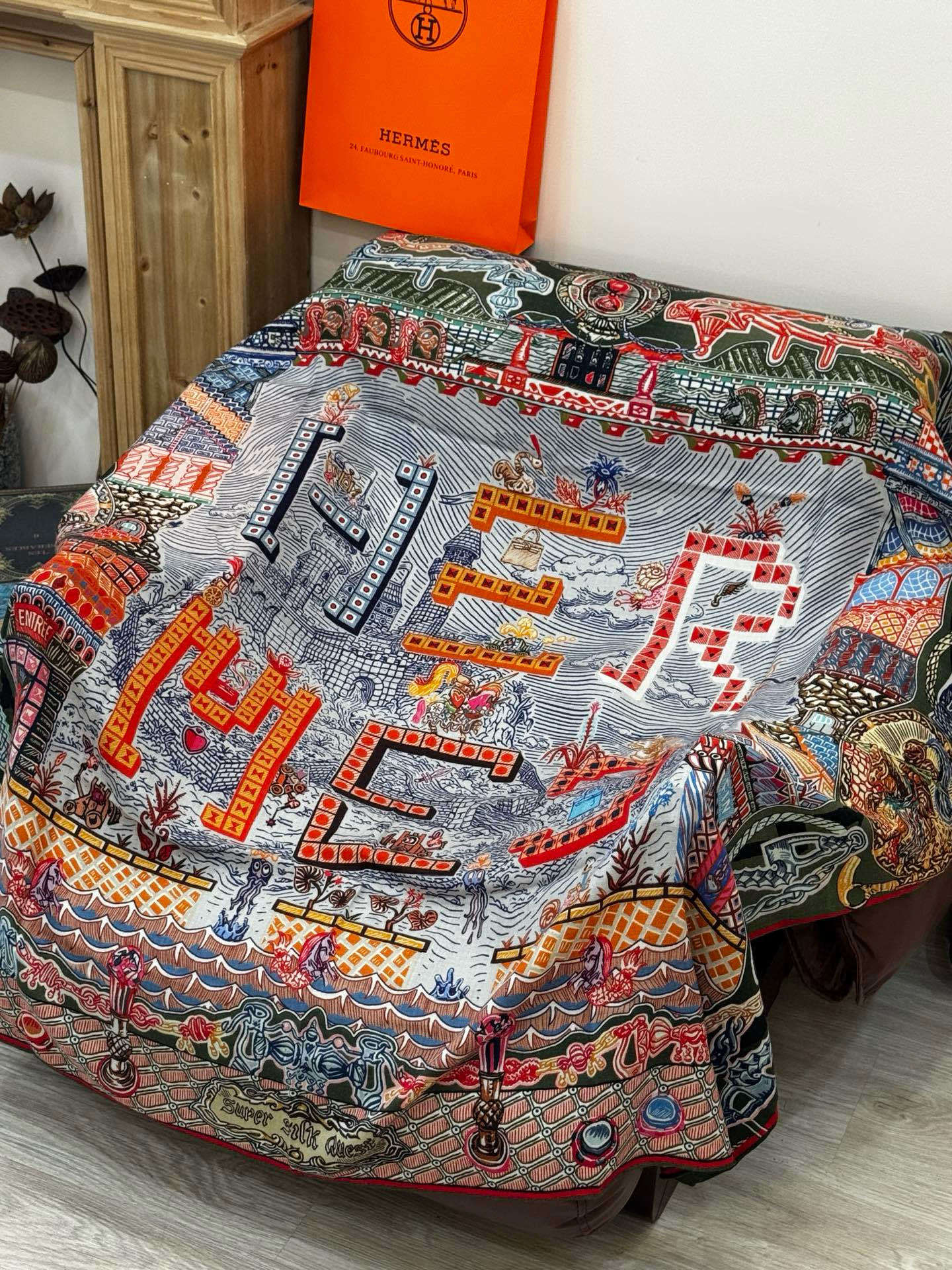 新款 秋冬搭配利器❗️顶级双面同色真丝羊绒披肩!!点睛精彩,图案和配色都超级喜欢,又一款双面配色工艺设计