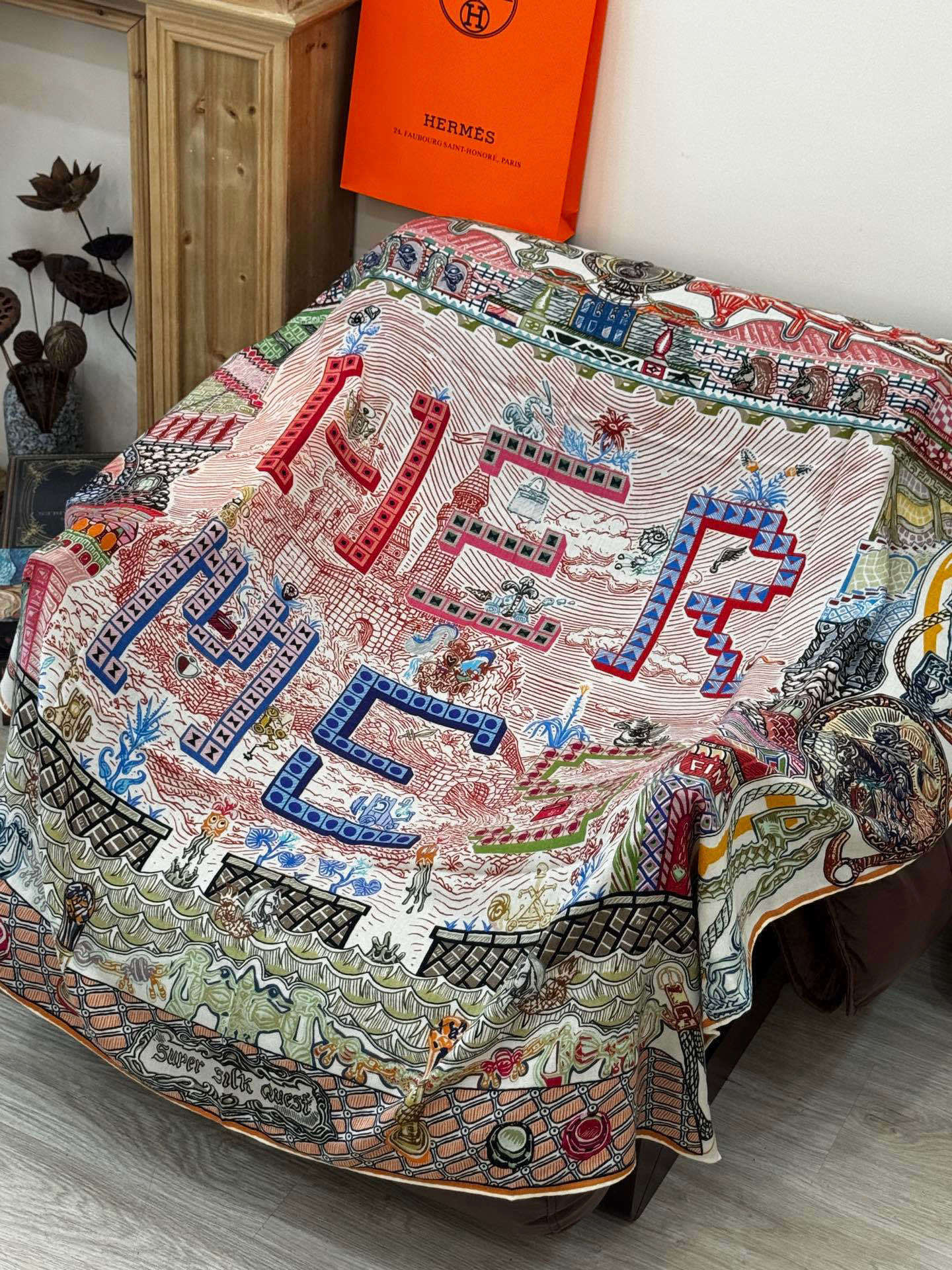 新款 秋冬搭配利器❗️顶级双面同色真丝羊绒披肩!!点睛精彩,图案和配色都超级喜欢,又一款双面配色工艺设计