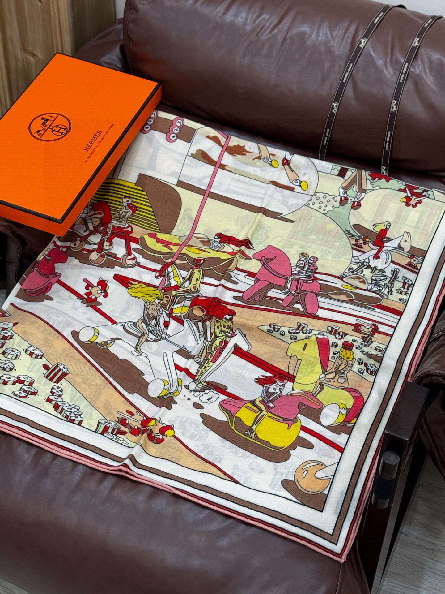 H,目前最热门的 “超现实爱马仕枢纽” 风靡全宇宙,听名字就充斥着未来空间♥️艺术品一样的存在,会绝版的