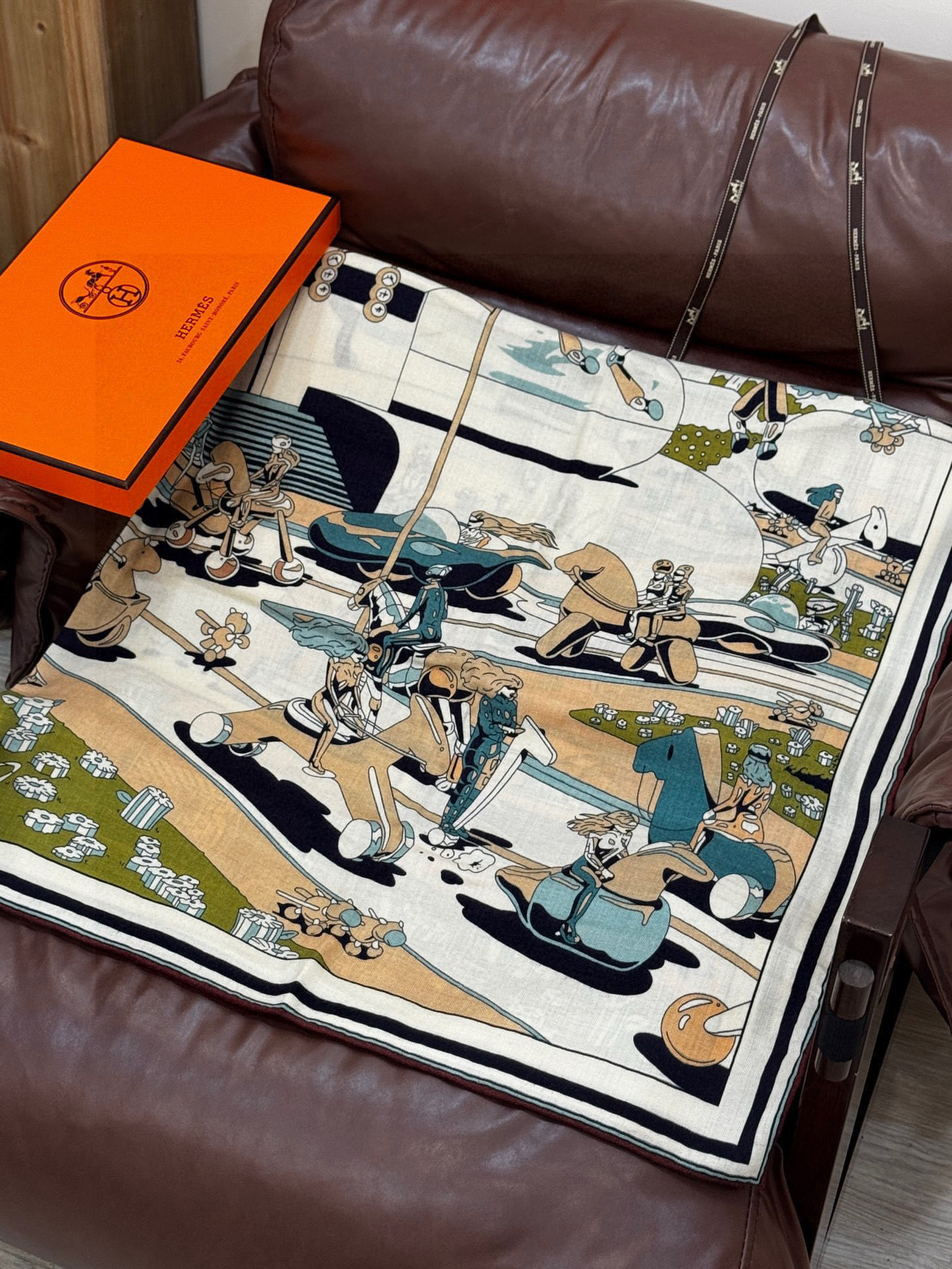 H,目前最热门的 “超现实爱马仕枢纽” 风靡全宇宙,听名字就充斥着未来空间♥️艺术品一样的存在,会绝版的