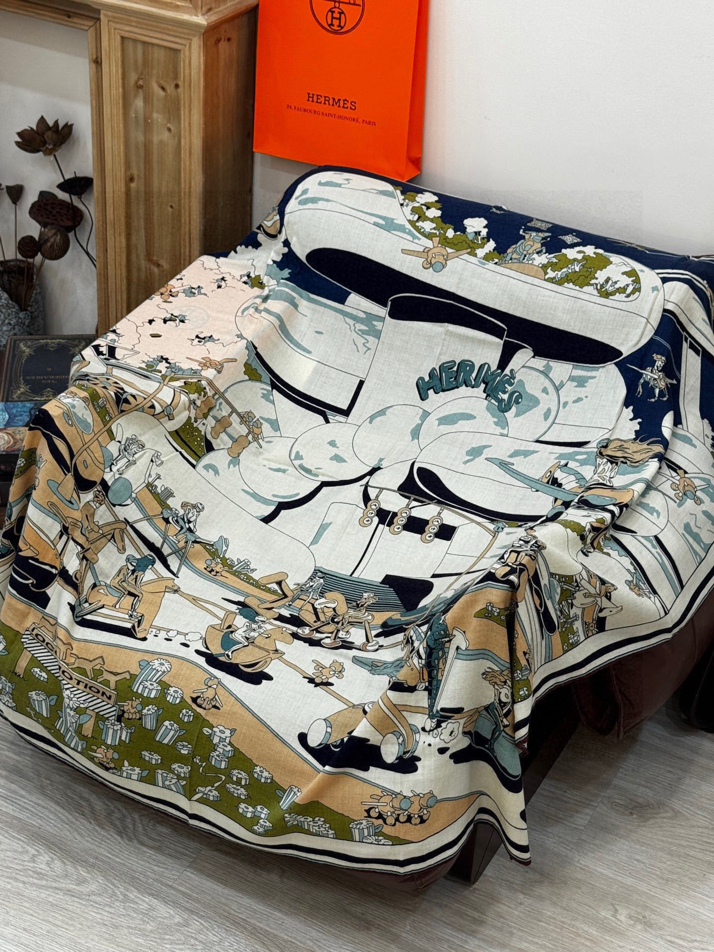 H,目前最热门的 “超现实爱马仕枢纽” 风靡全宇宙,听名字就充斥着未来空间♥️艺术品一样的存在,会绝版的