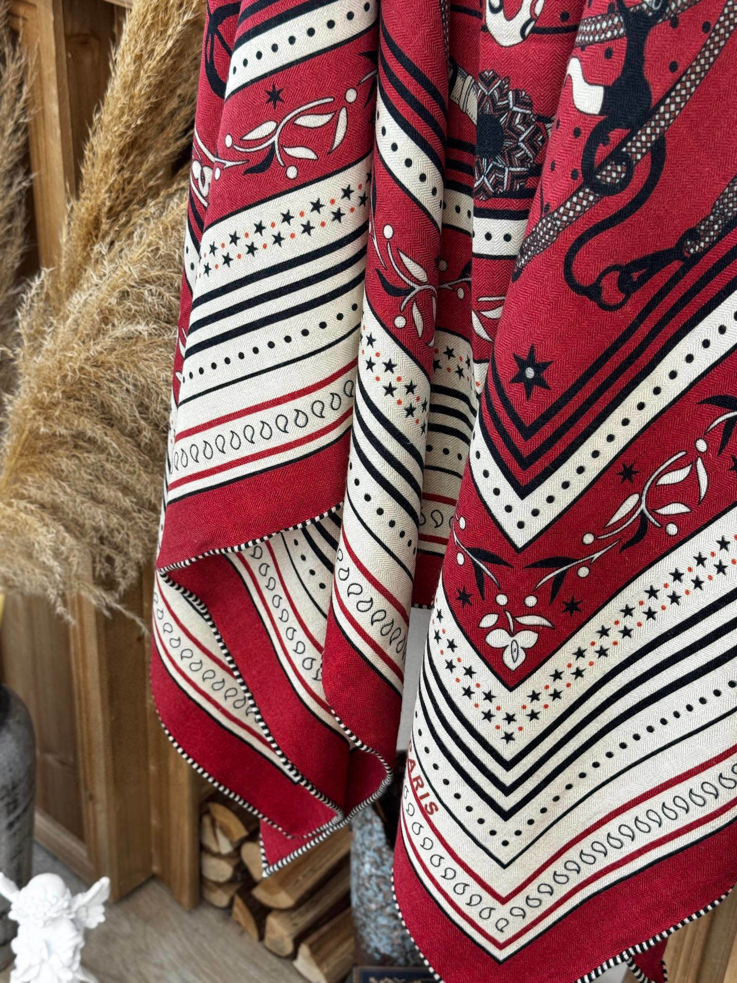 上新💕。丝绒方巾 【爱马仕2025春夏 亚马逊的庆典 Bandana,佩斯利花纹,生机勃勃的图案】(双面