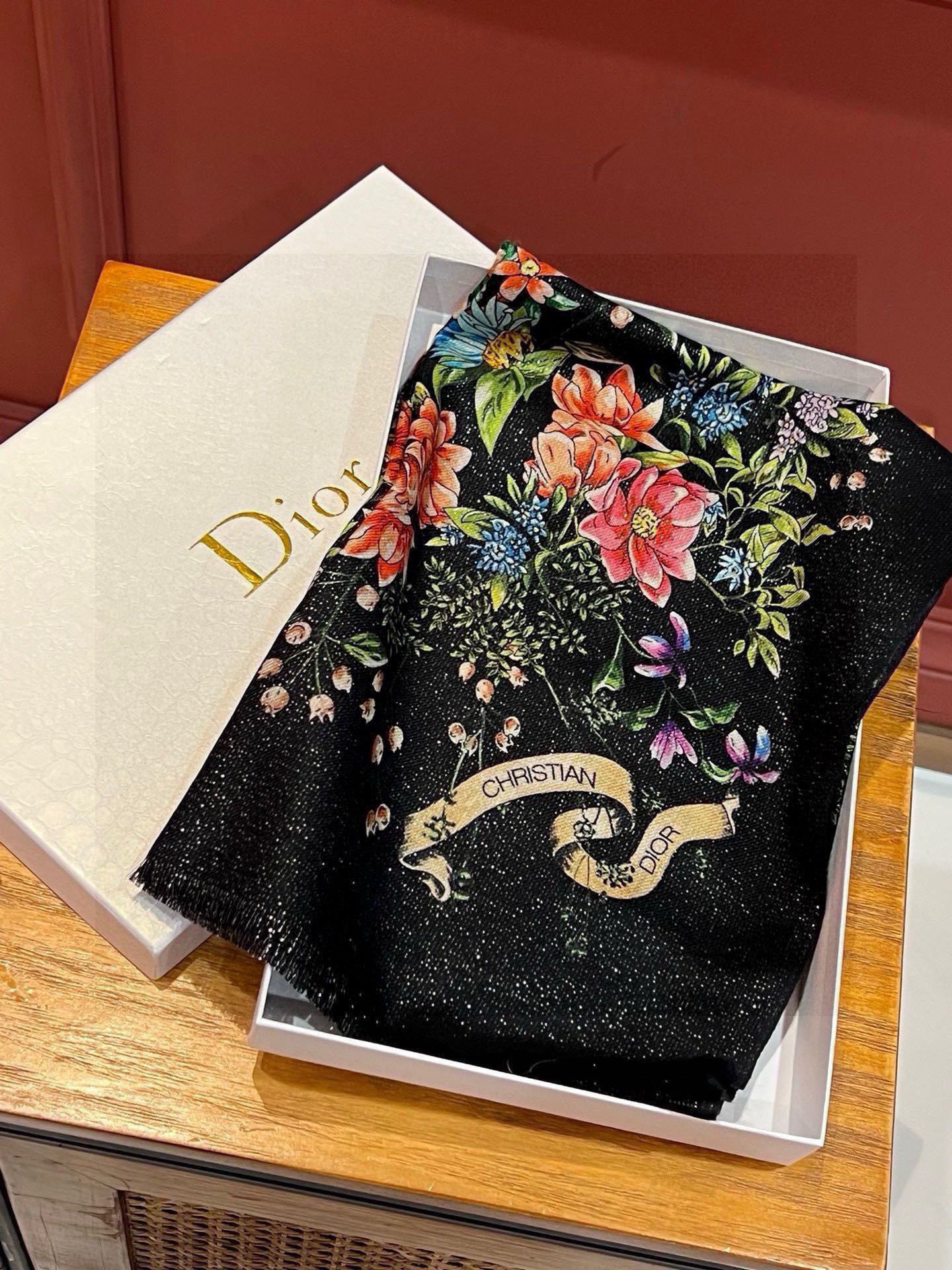 会发光发亮的围巾💃🏻💃🏻D家【D花香明媚】‼️抢‼️VIP推荐 ‼️👍下手一定要快【高端 大爱 ‼️纯羊