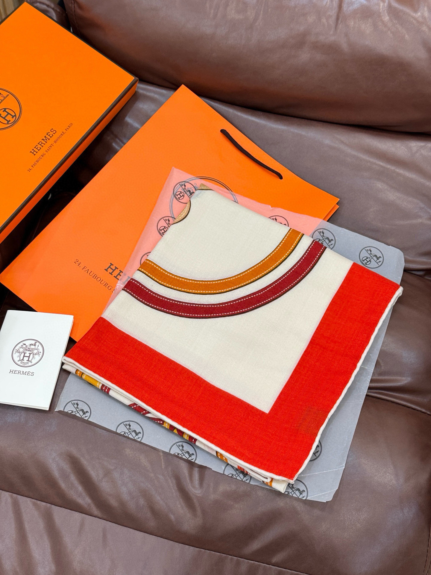 羊绒新款🆕🏇🏇买了都说好看‼️推荐💕【华丽的缰辔双面同色140】羊绒方巾,顶级工艺超值‼️爱马仕专柜爆款