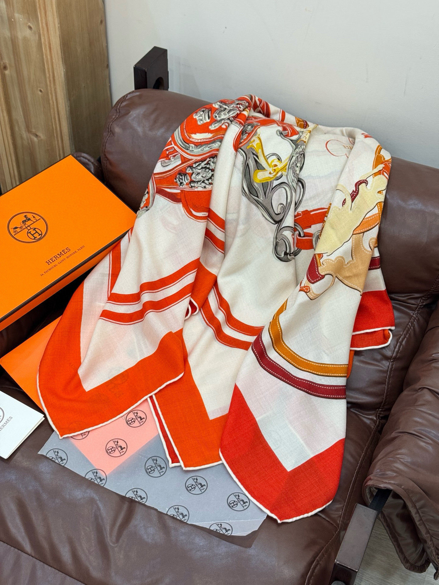 羊绒新款🆕🏇🏇买了都说好看‼️推荐💕【华丽的缰辔双面同色140】羊绒方巾,顶级工艺超值‼️爱马仕专柜爆款