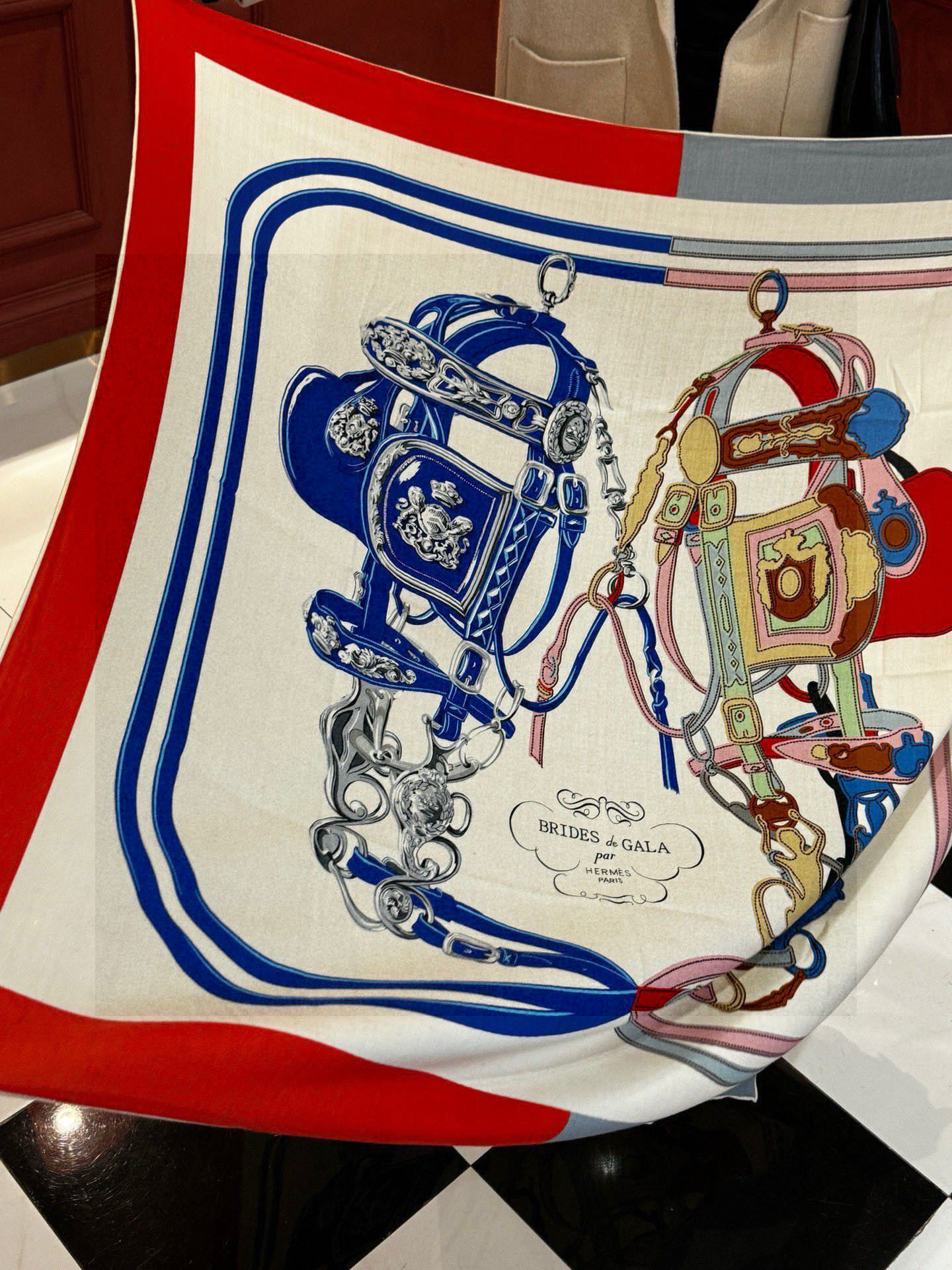 羊绒新款🆕🏇🏇买了都说好看‼️推荐💕【华丽的缰辔双面同色140】羊绒方巾,顶级工艺超值‼️爱马仕专柜爆款