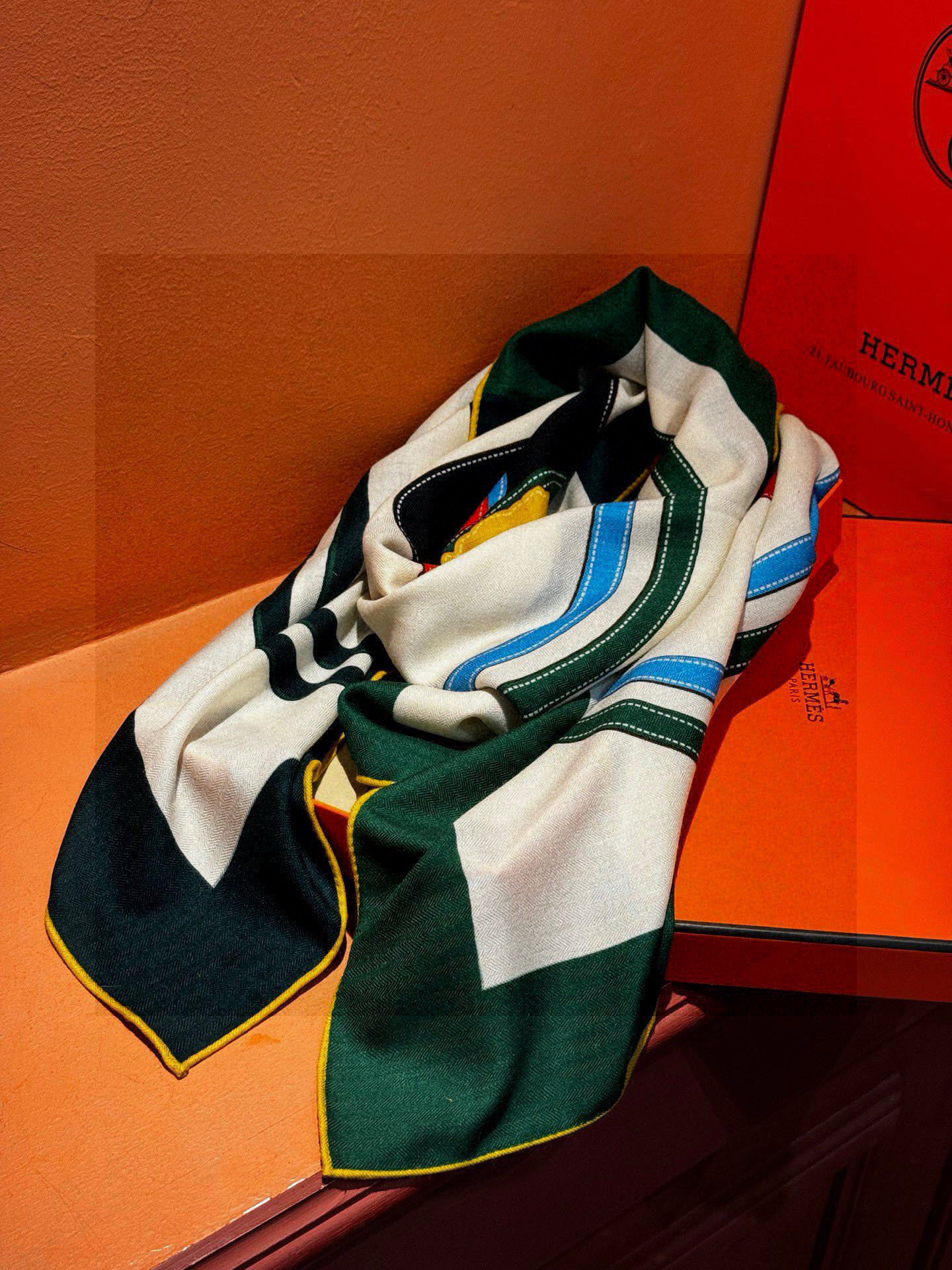 羊绒新款🆕🏇🏇买了都说好看‼️推荐💕【华丽的缰辔双面同色140】羊绒方巾,顶级工艺超值‼️爱马仕专柜爆款