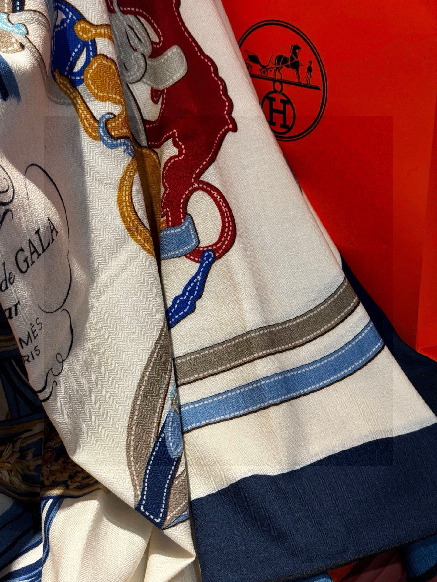 羊绒新款🆕🏇🏇买了都说好看‼️推荐💕【华丽的缰辔双面同色140】羊绒方巾,顶级工艺超值‼️爱马仕专柜爆款