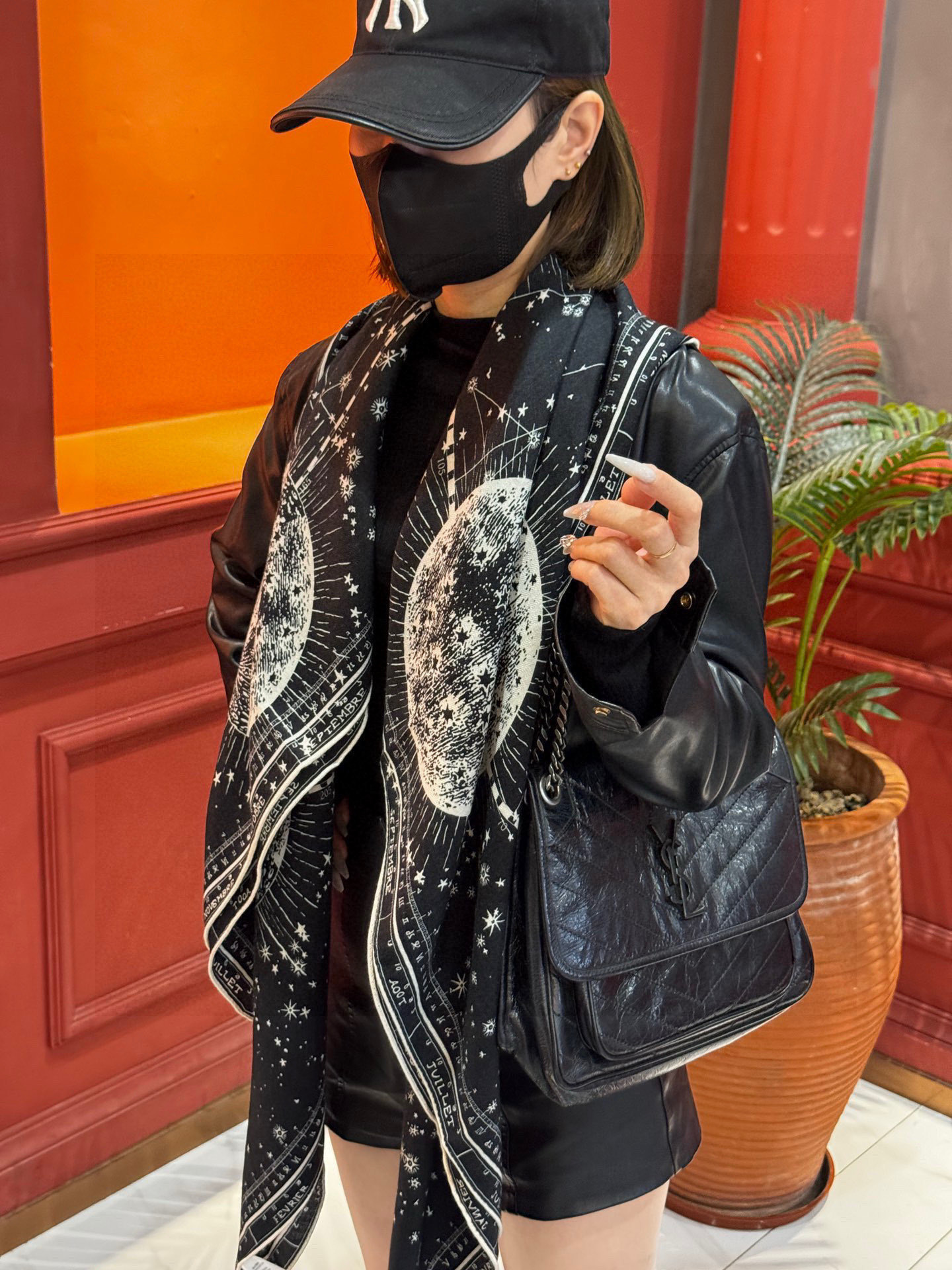 上新💞D家丝巾{140cm真丝羊绒}桑蚕丝+羊绒现由彼得罗•鲁福 (Pietro RUffo) 设计的D