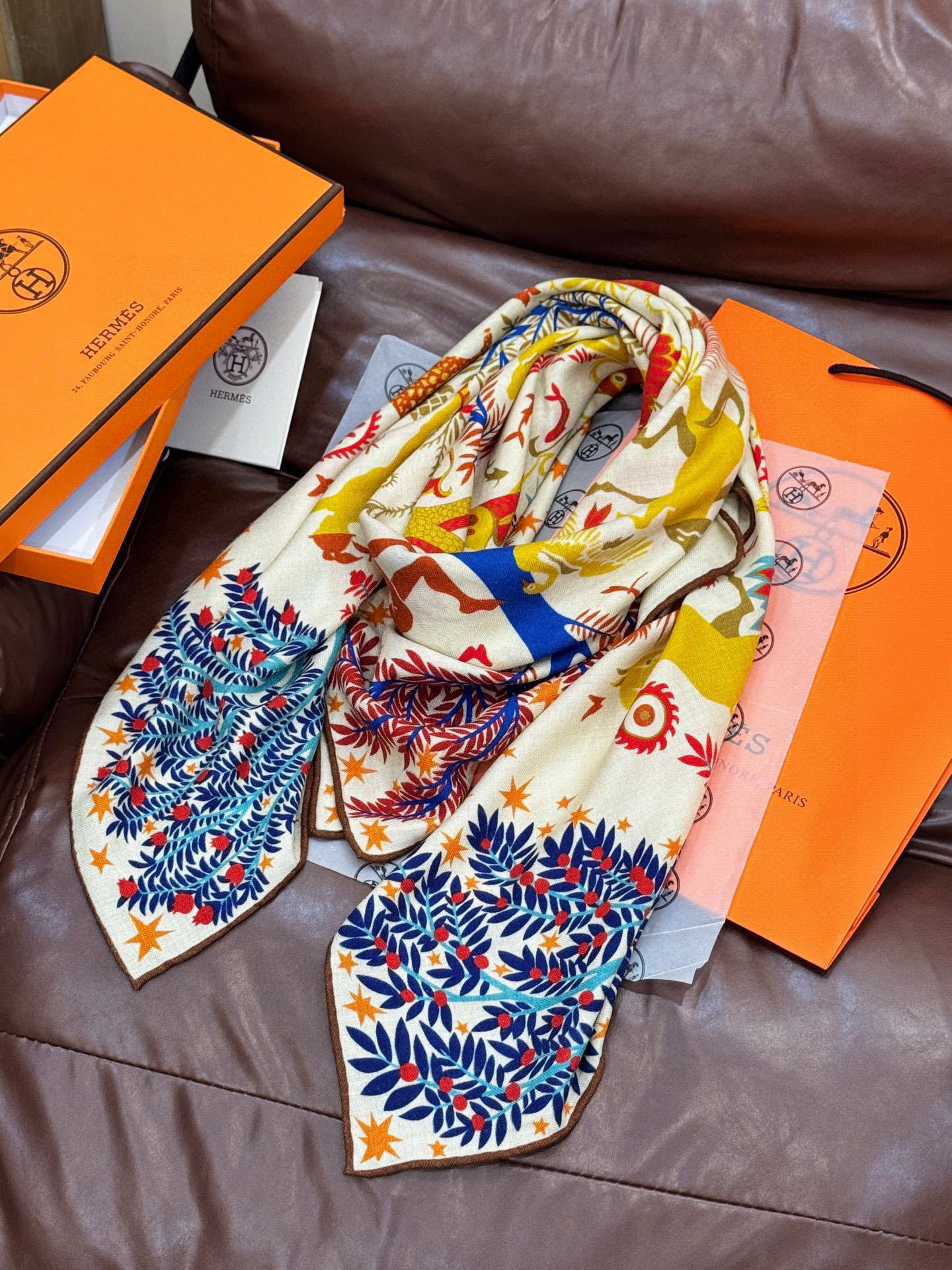 羊绒新款🆕👏👏买了都说好看‼️推荐💕爱马仕双面同色羊绒方巾【玛雅森林双面同色140】,顶级工艺超值‼️爱