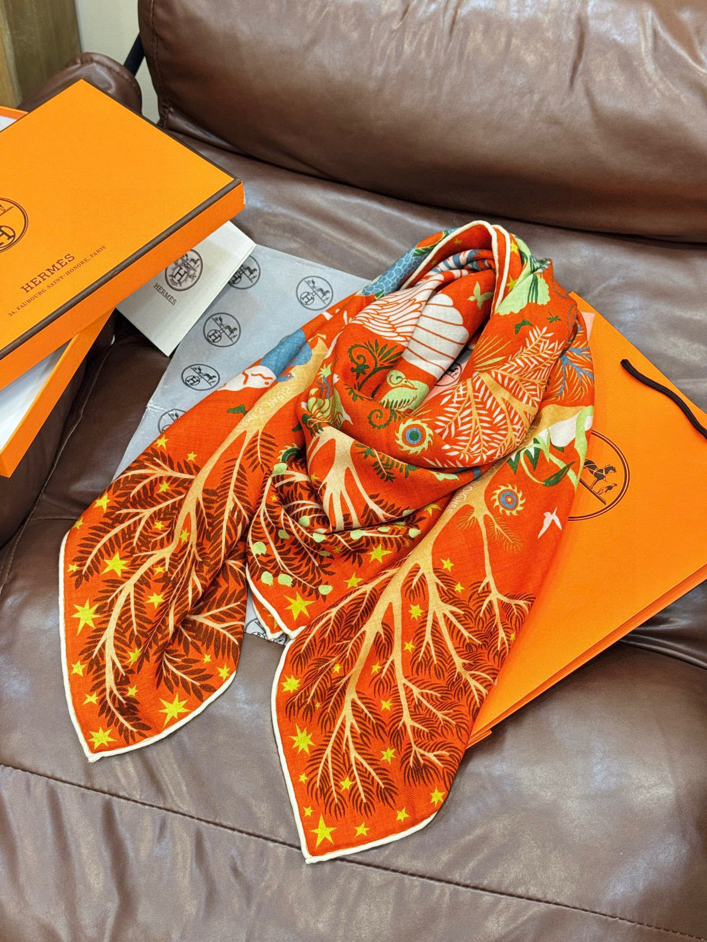 羊绒新款🆕👏👏买了都说好看‼️推荐💕爱马仕双面同色羊绒方巾【玛雅森林双面同色140】,顶级工艺超值‼️爱