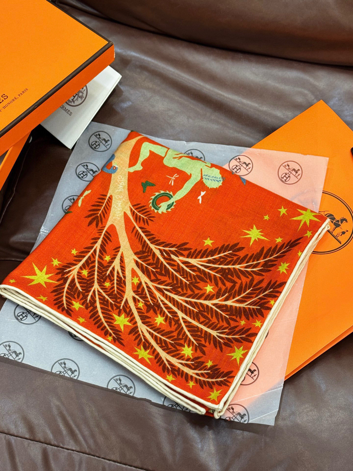 羊绒新款🆕👏👏买了都说好看‼️推荐💕爱马仕双面同色羊绒方巾【玛雅森林双面同色140】,顶级工艺超值‼️爱