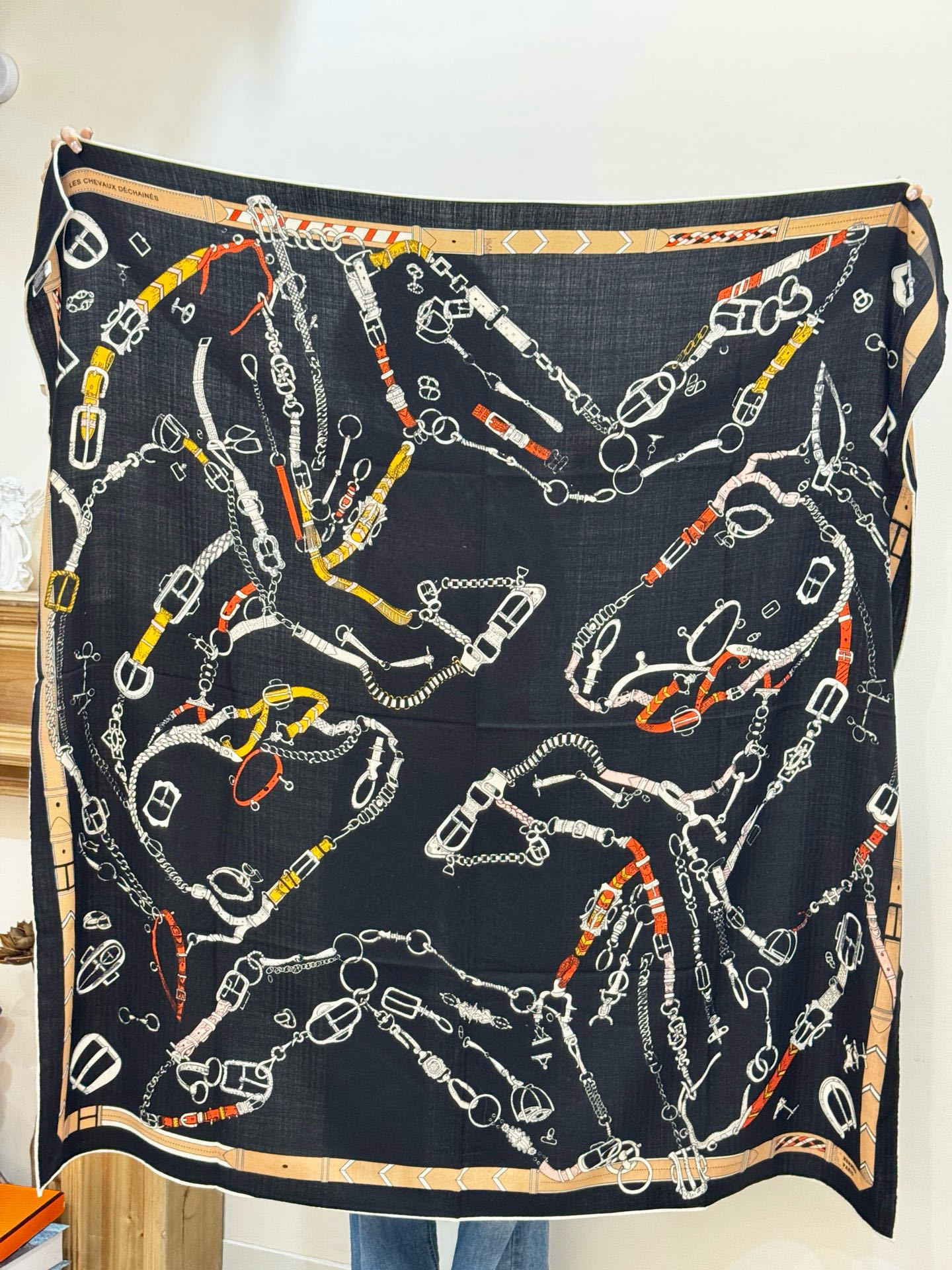 羊绒新款🆕👏👏买了都说好看‼️推荐💕爱马仕双面同色羊绒方巾【跃动的马儿双面同色140】,顶级工艺超值‼️