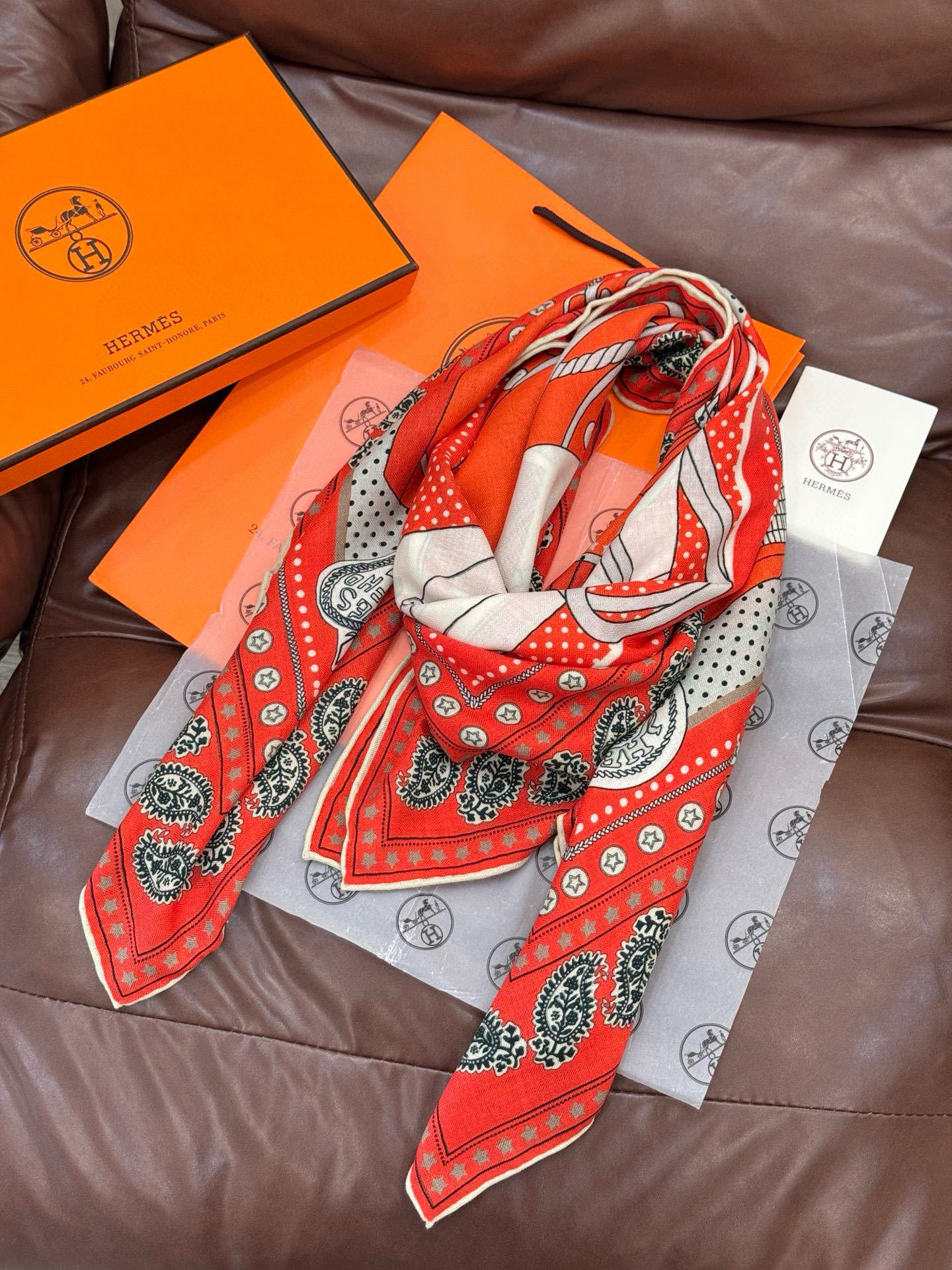 💟羊绒新款🆕👏👏买了都说好看‼️推荐💕爱马仕双面同色羊绒方巾,顶级工艺超值‼️爱马仕专柜爆款🎁💟立体呈现