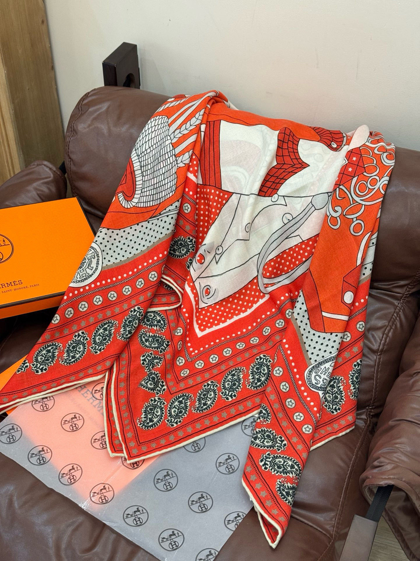 💟羊绒新款🆕👏👏买了都说好看‼️推荐💕爱马仕双面同色羊绒方巾,顶级工艺超值‼️爱马仕专柜爆款🎁💟立体呈现