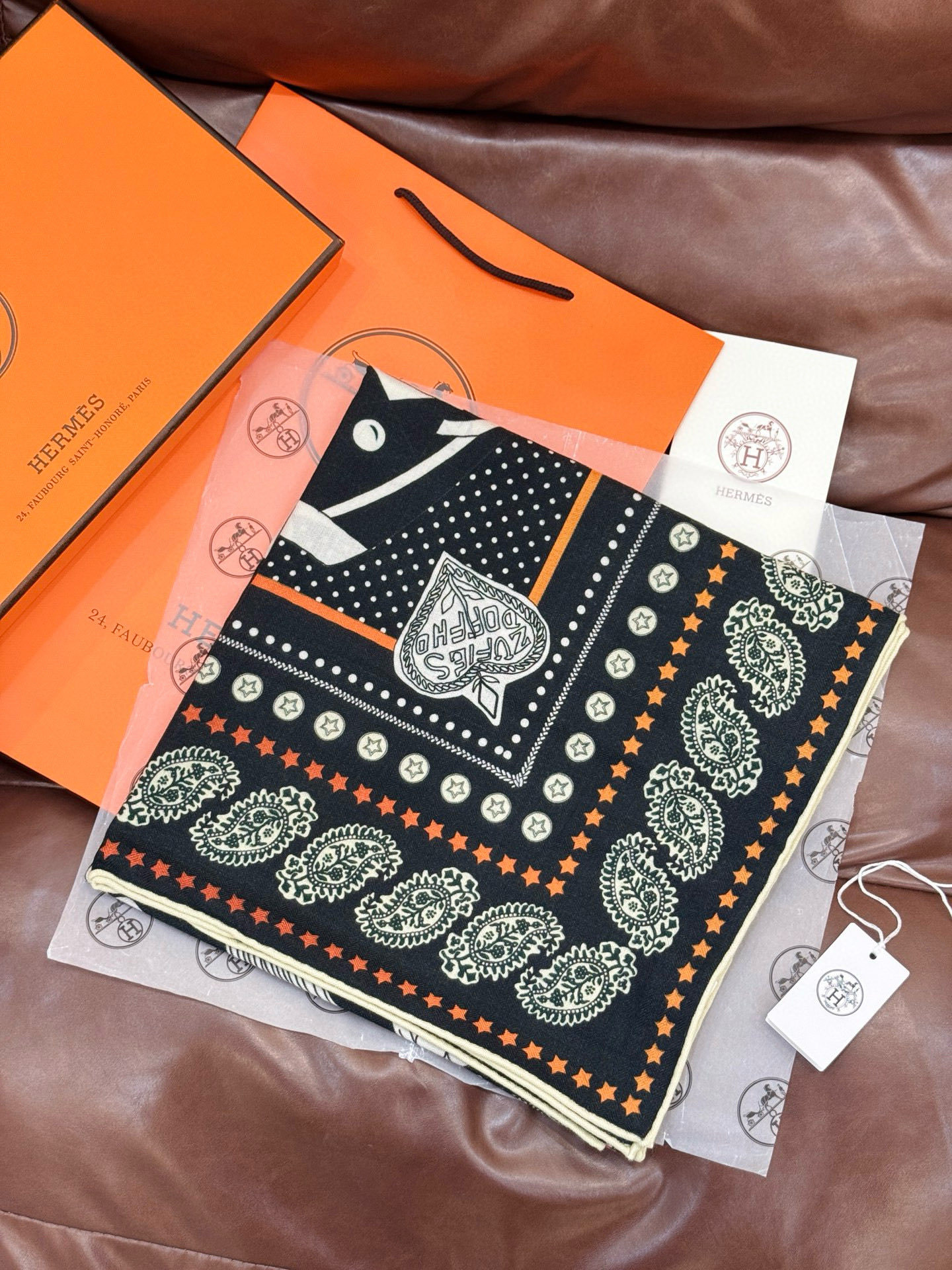 💟羊绒新款🆕👏👏买了都说好看‼️推荐💕爱马仕双面同色羊绒方巾,顶级工艺超值‼️爱马仕专柜爆款🎁💟立体呈现