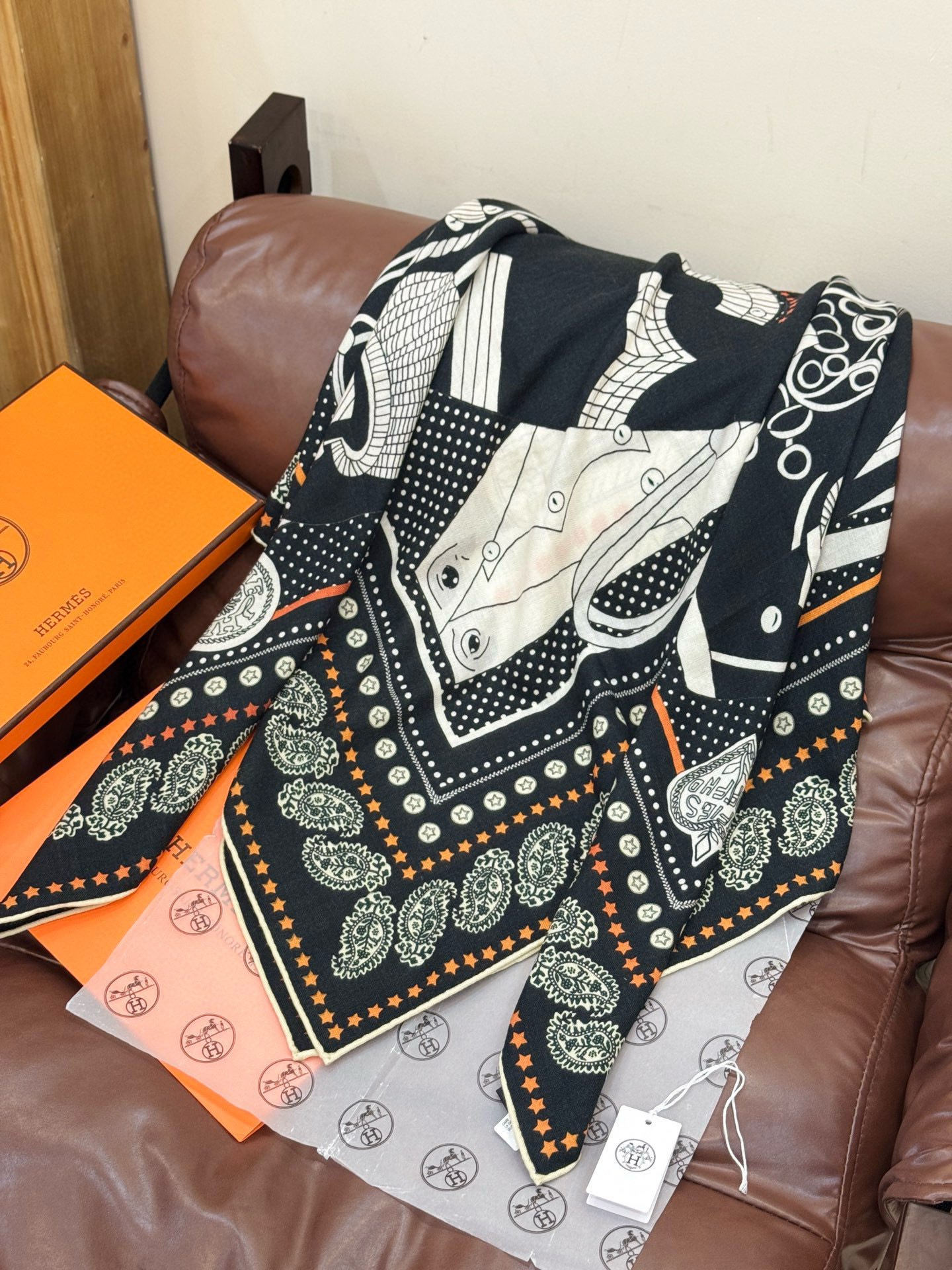 💟羊绒新款🆕👏👏买了都说好看‼️推荐💕爱马仕双面同色羊绒方巾,顶级工艺超值‼️爱马仕专柜爆款🎁💟立体呈现