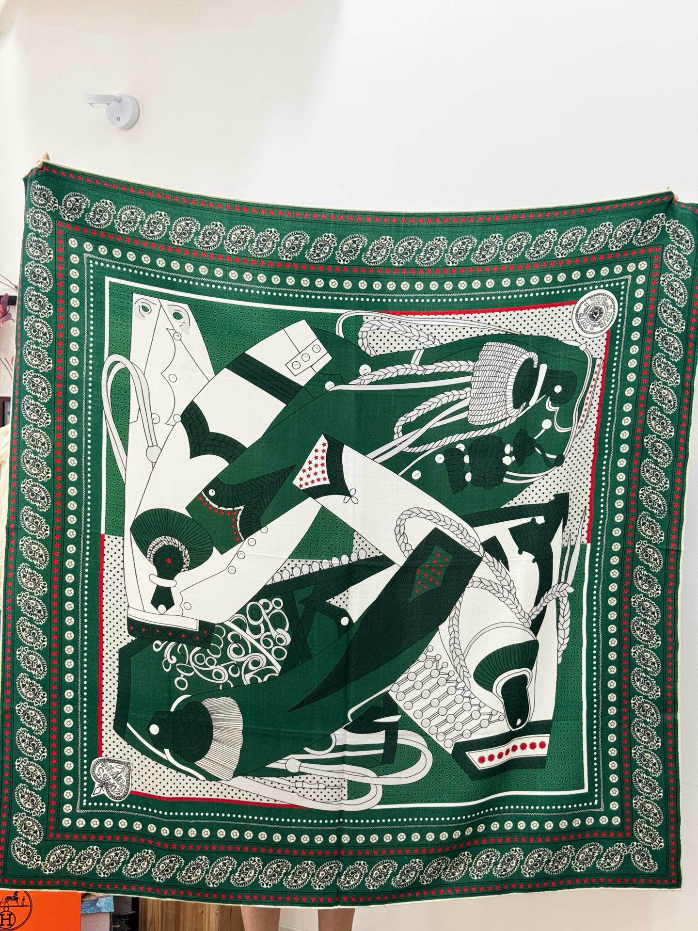 💟羊绒新款🆕👏👏买了都说好看‼️推荐💕爱马仕双面同色羊绒方巾,顶级工艺超值‼️爱马仕专柜爆款🎁💟立体呈现