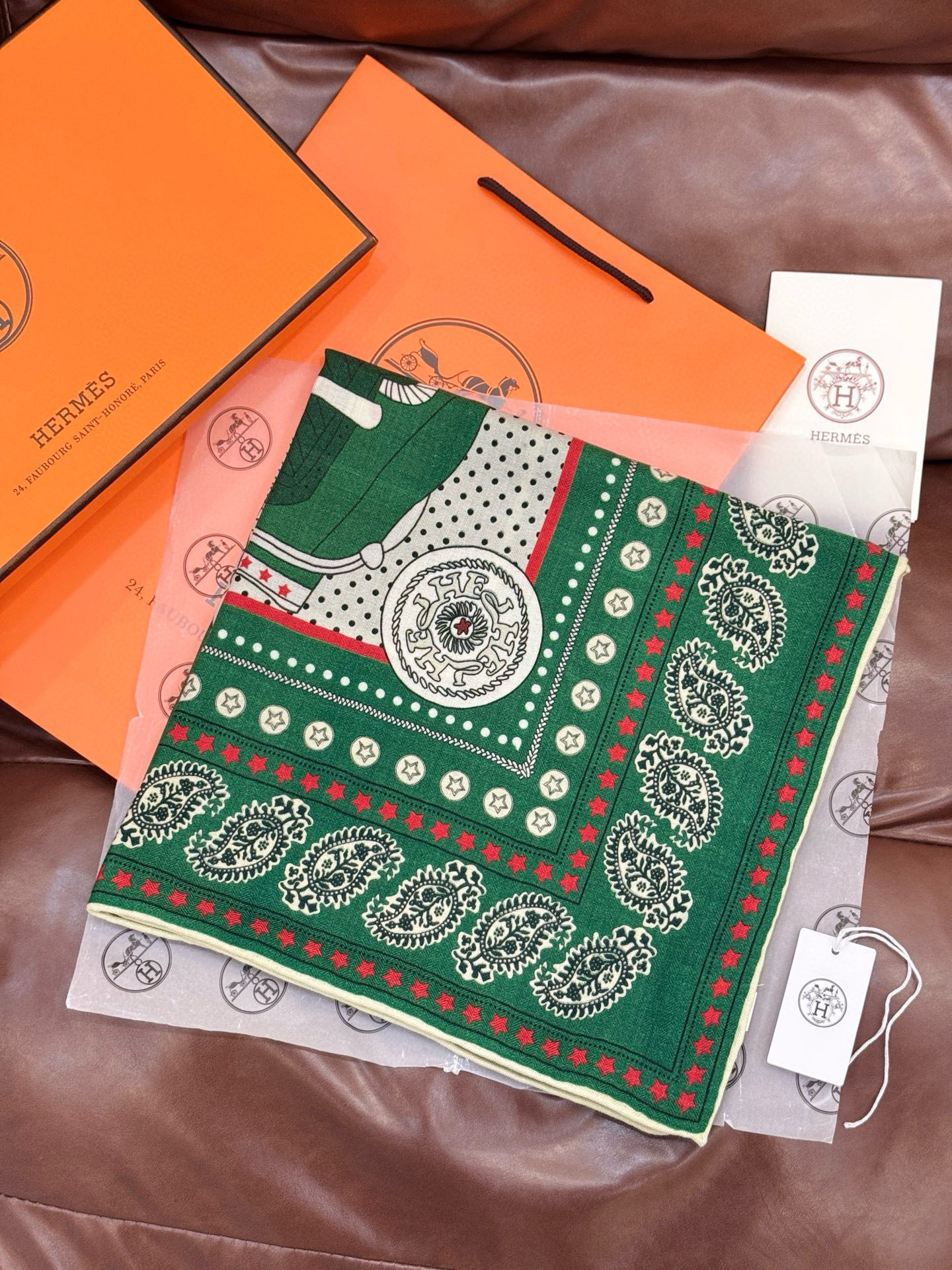 💟羊绒新款🆕👏👏买了都说好看‼️推荐💕爱马仕双面同色羊绒方巾,顶级工艺超值‼️爱马仕专柜爆款🎁💟立体呈现