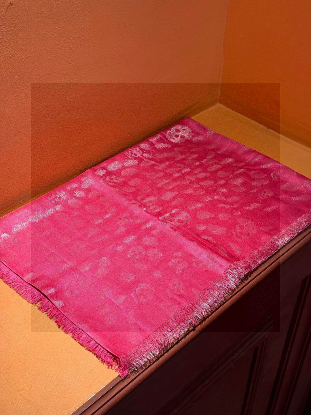 超美的银色鬼头~防冷气又时髦的单品💋麦昆 新品.永远都不会嫌多的款~❣️MCQ麦昆永恒经典的骷髅头‼️太