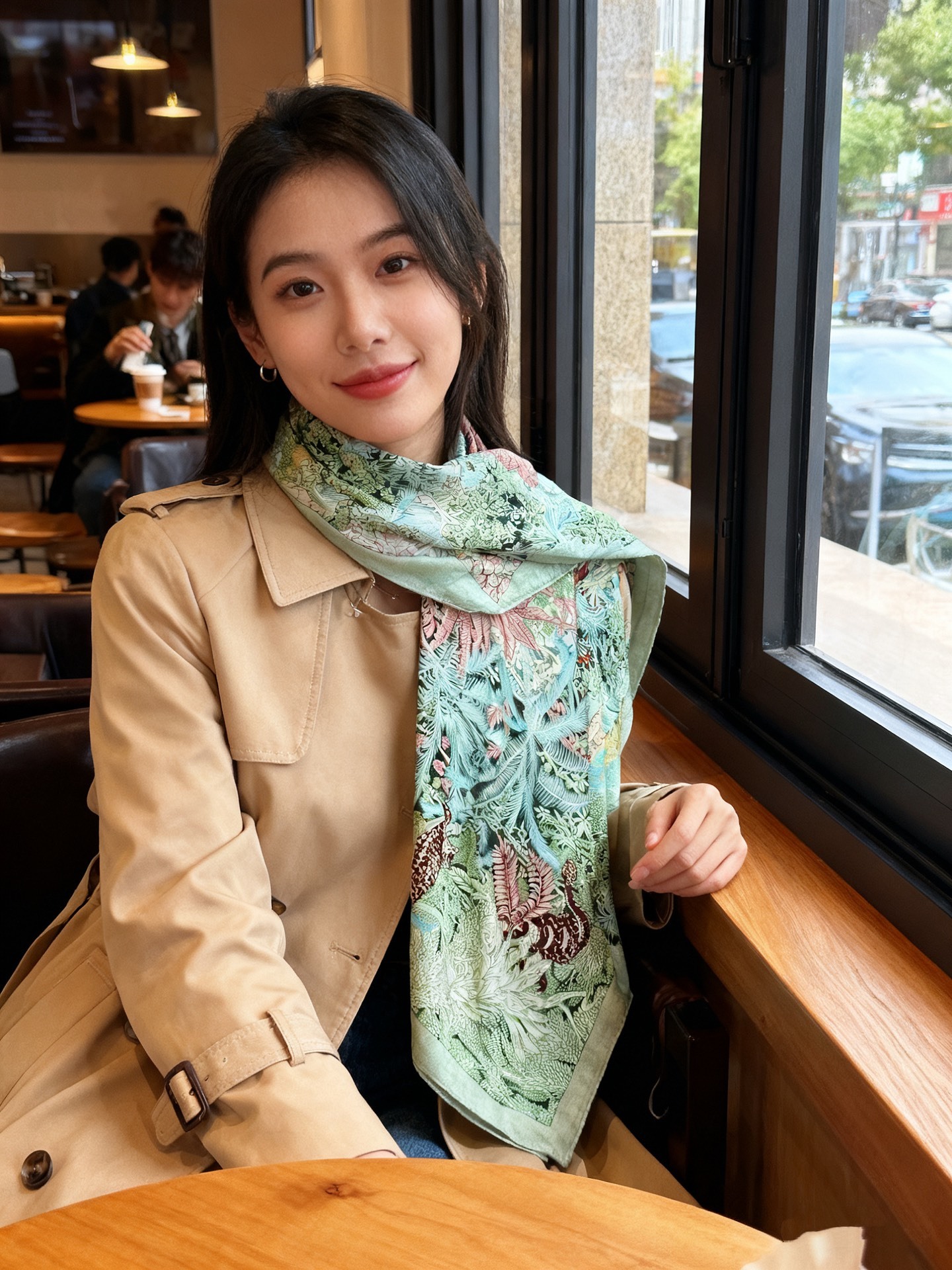 重磅推荐的140顶级丝绒双面异色披肩《回归自然》 披肩尺寸:140*140方巾 70%羊绒30%真丝这张