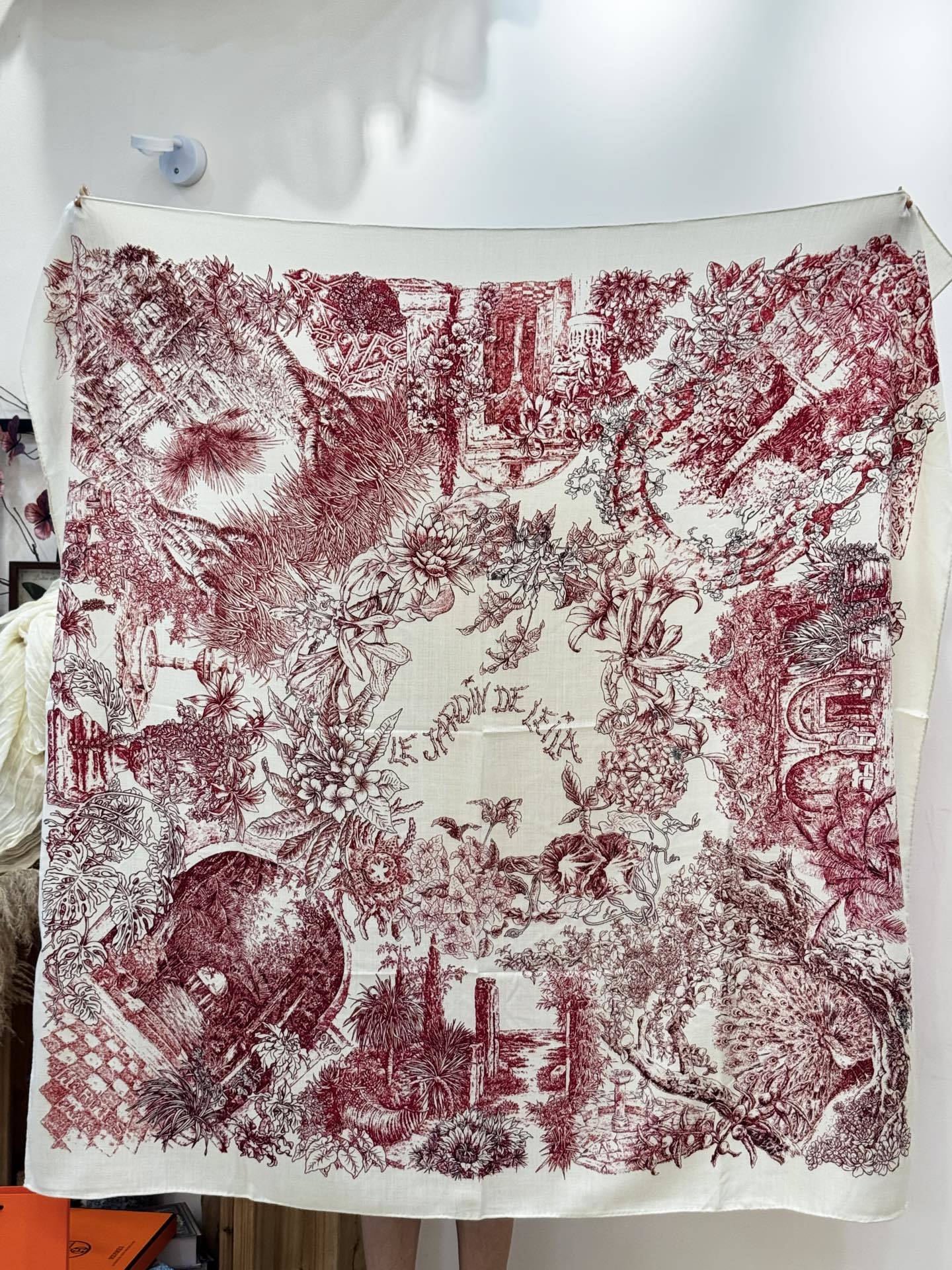 重磅推荐的140顶级丝绒双面异色披肩《回归自然》 披肩尺寸:140*140方巾 70%羊绒30%真丝这张