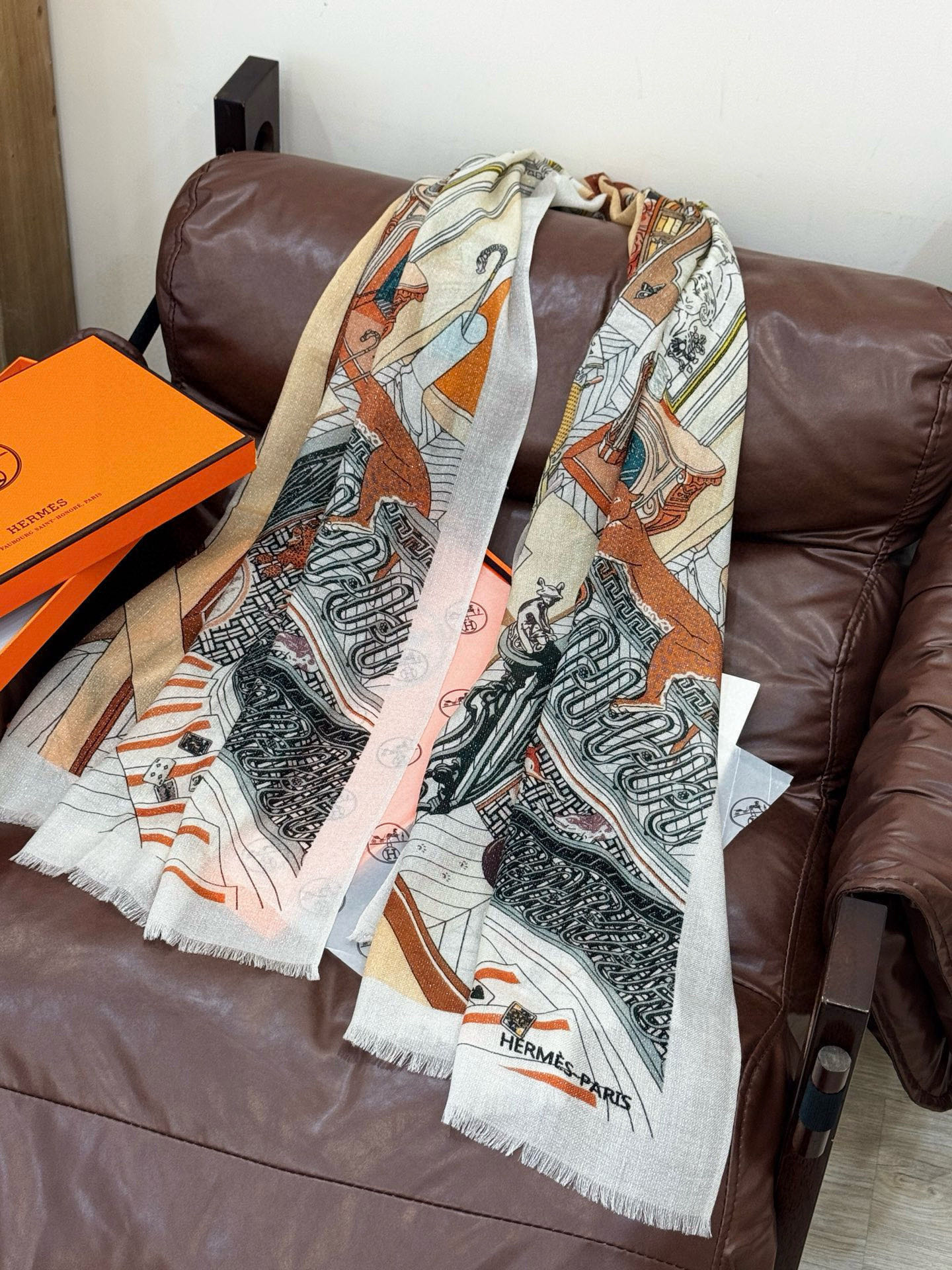 会发光发亮的围巾 爱马仕 专柜同步 买了都说好看羊绒印花‼️推荐💕顶级工艺超值‼️爱马仕专柜爆款🎁🎁羊绒