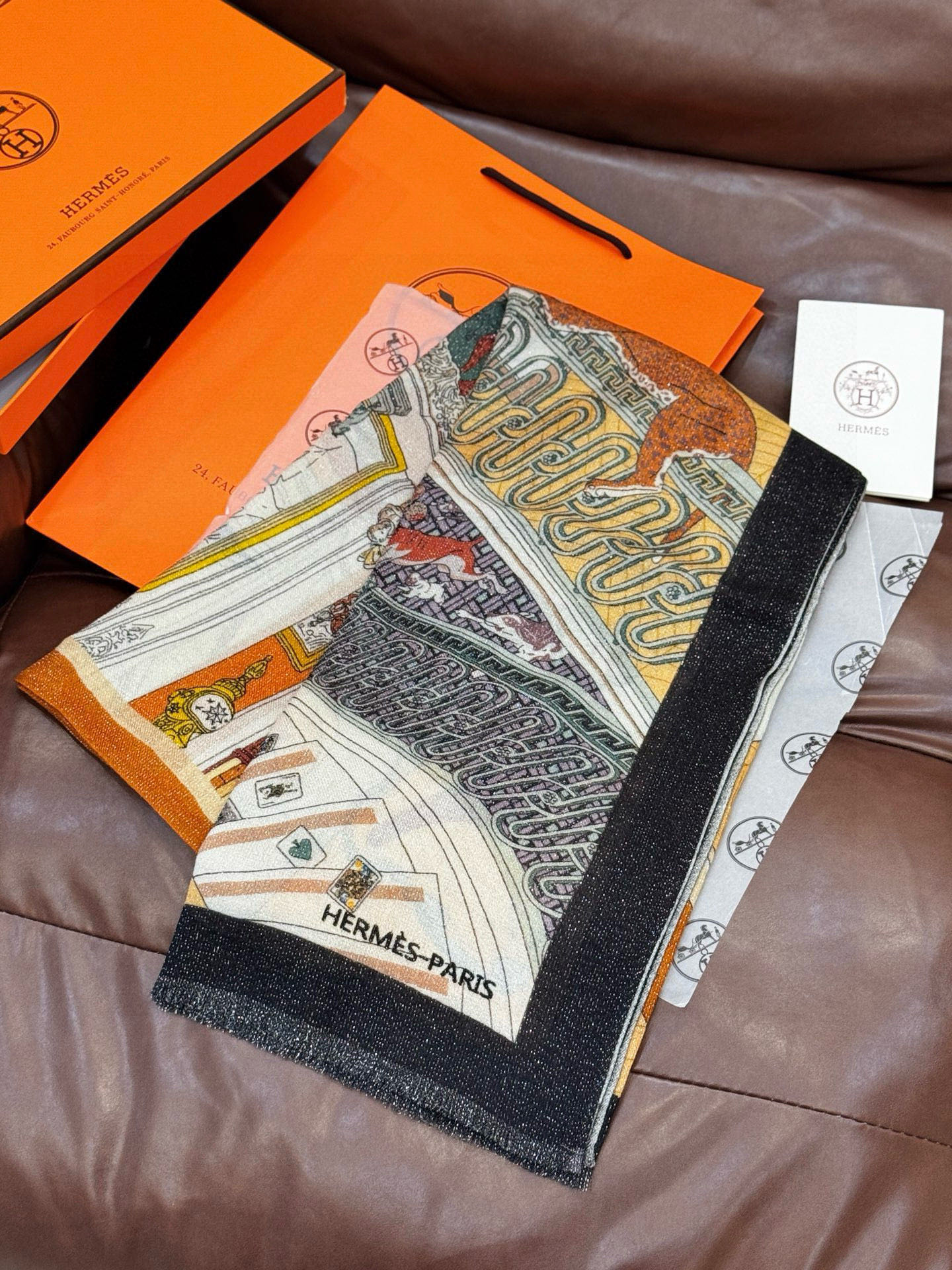 会发光发亮的围巾 爱马仕 专柜同步 买了都说好看羊绒印花‼️推荐💕顶级工艺超值‼️爱马仕专柜爆款🎁🎁羊绒