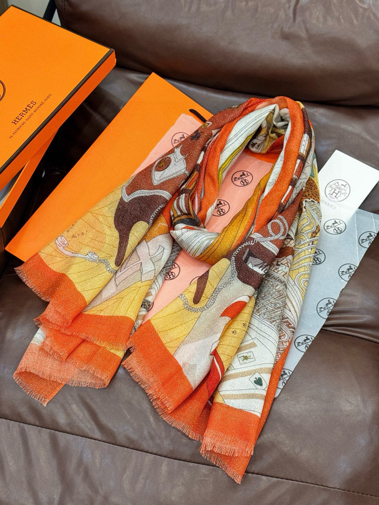 会发光发亮的围巾 爱马仕 专柜同步 买了都说好看羊绒印花‼️推荐💕顶级工艺超值‼️爱马仕专柜爆款🎁🎁羊绒