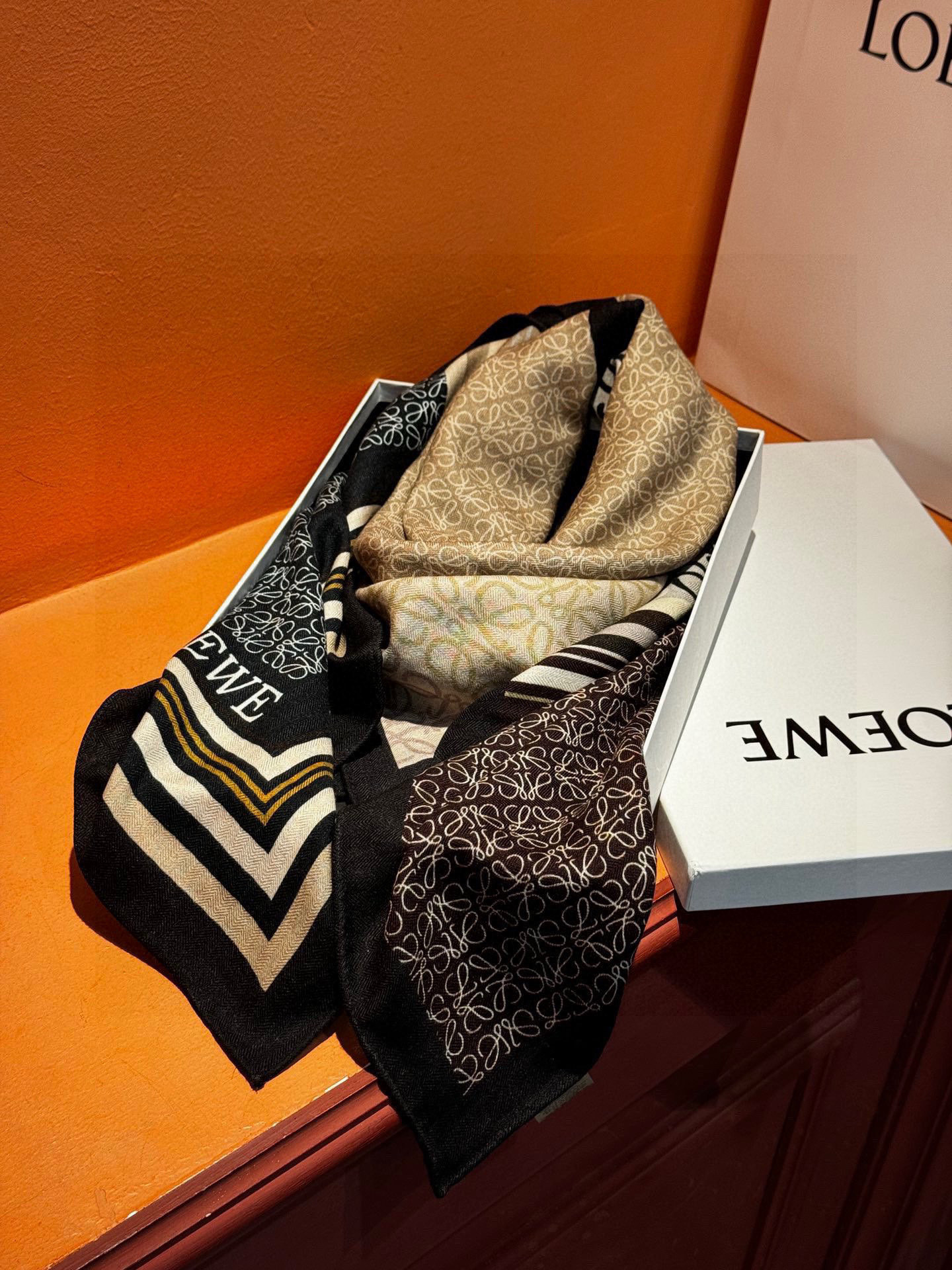 高定版 【上新❤️ Loewe罗意威专柜新款,高级又不撞款的好东西!!!】能力范围能带给大家最好的品质,