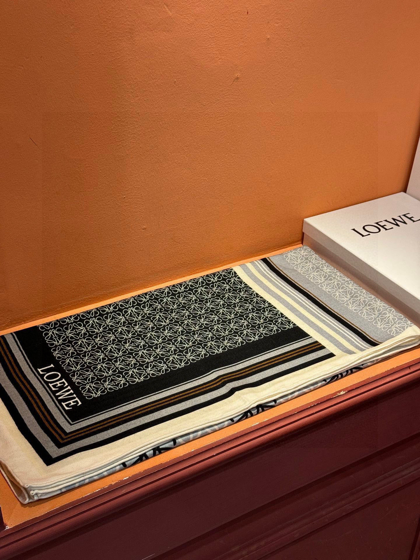 高定版 【上新❤️ Loewe罗意威专柜新款,高级又不撞款的好东西!!!】能力范围能带给大家最好的品质,