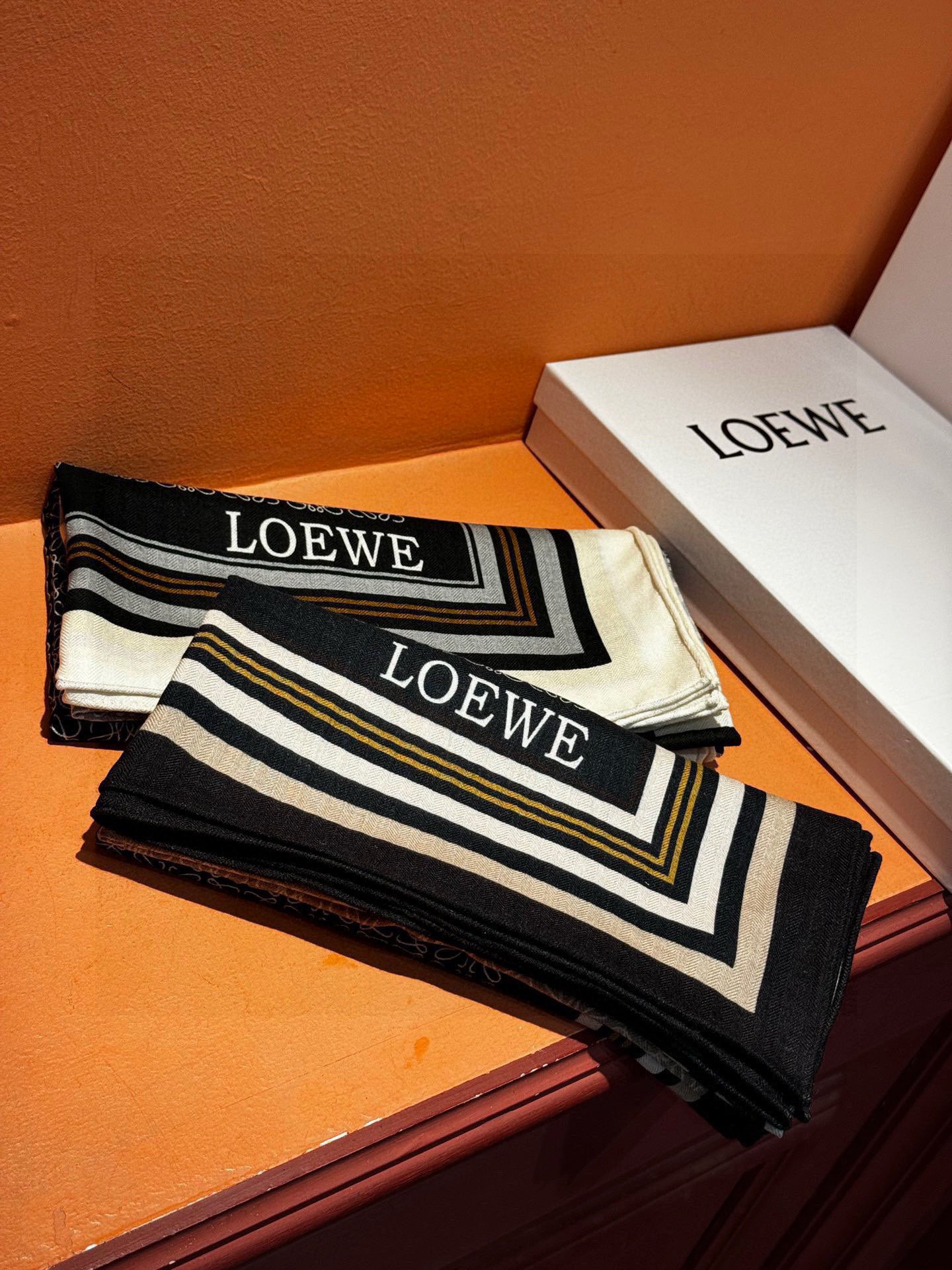 高定版 【上新❤️ Loewe罗意威专柜新款,高级又不撞款的好东西!!!】能力范围能带给大家最好的品质,