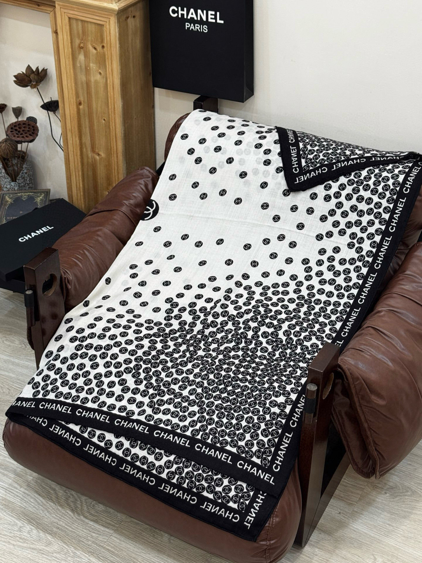 Chanel 25s秋冬新品~【140顶级丝绒双面同色披肩】25s 秋冬披肩设计真的好有突破粉色米色格优