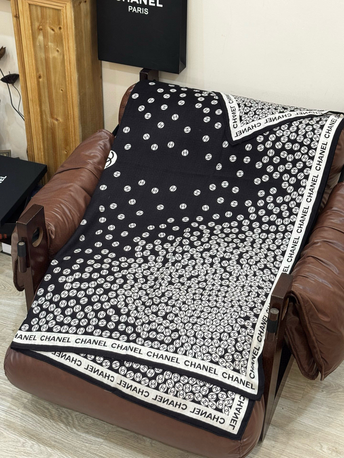 Chanel 25s秋冬新品~【140顶级丝绒双面同色披肩】25s 秋冬披肩设计真的好有突破粉色米色格优