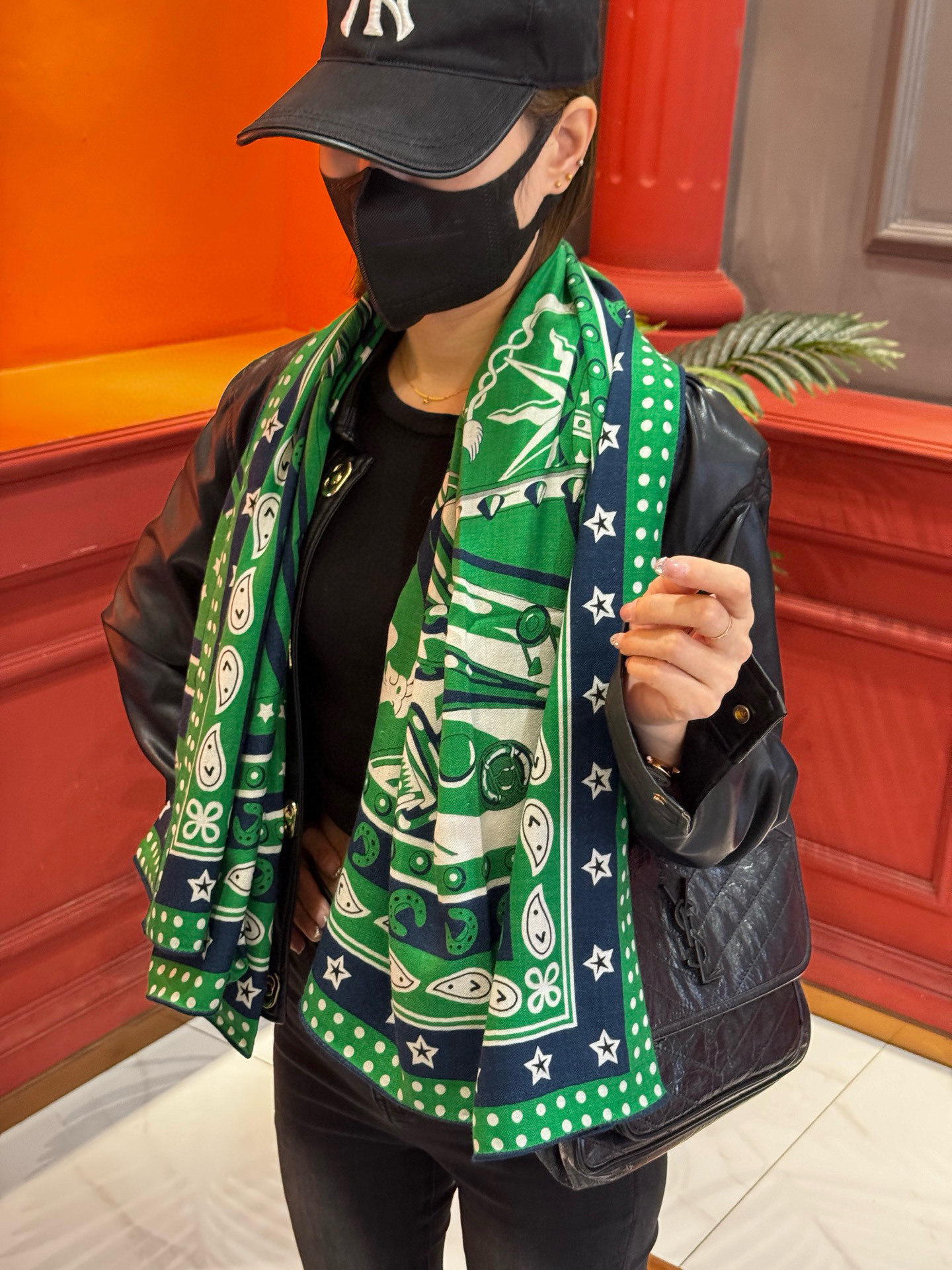 💟羊绒新款🆕👏👏买了都说好看‼️推荐💕爱马仕双面同色羊绒方巾【朋克骏马双面同色140】,顶级工艺超值‼️