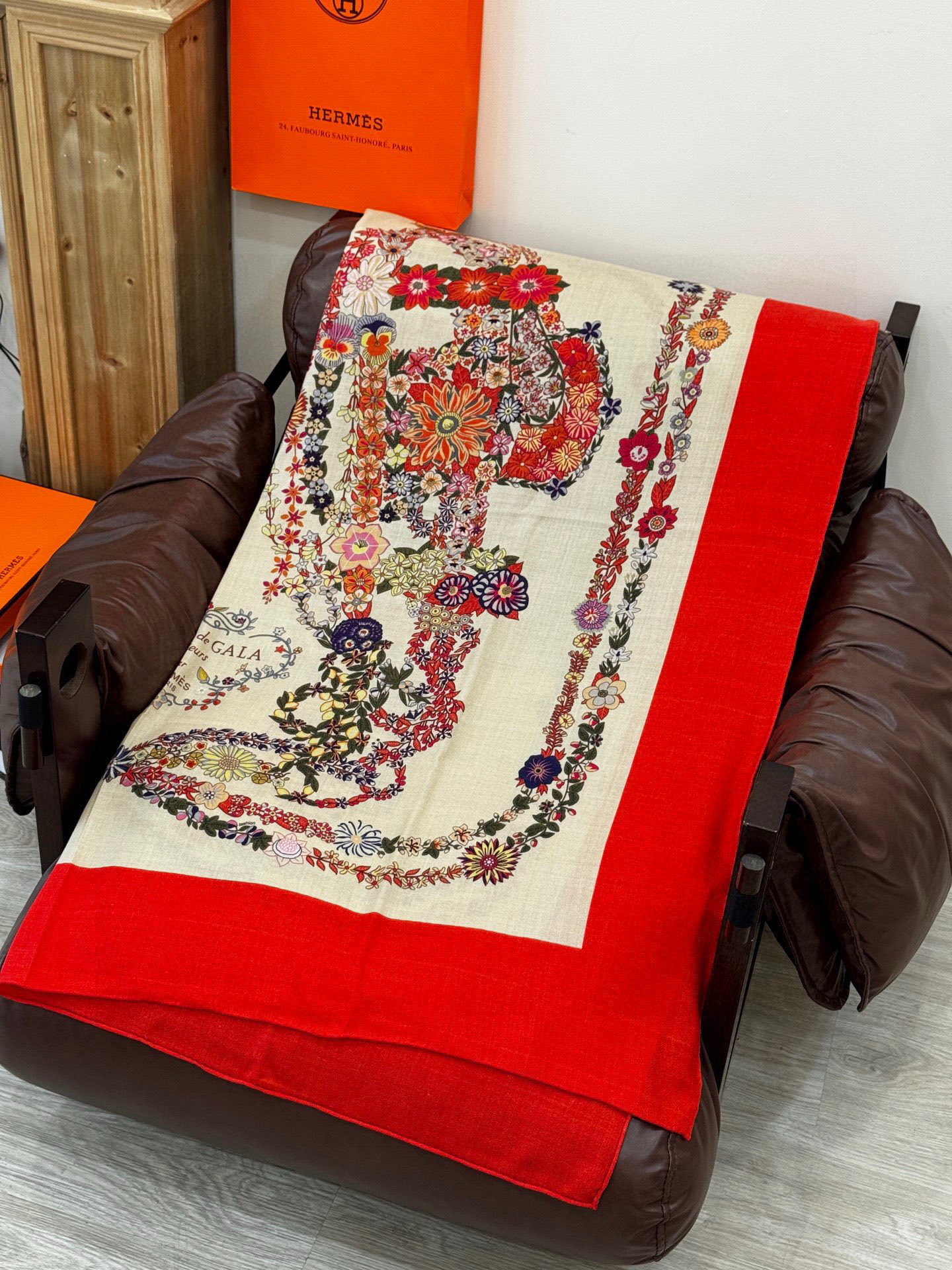 “华丽的缰辔花卉版”140丝毛方巾【140顶级丝绒双面同色披肩】手工卷边丝毛方巾(30%真丝70%羊绒)