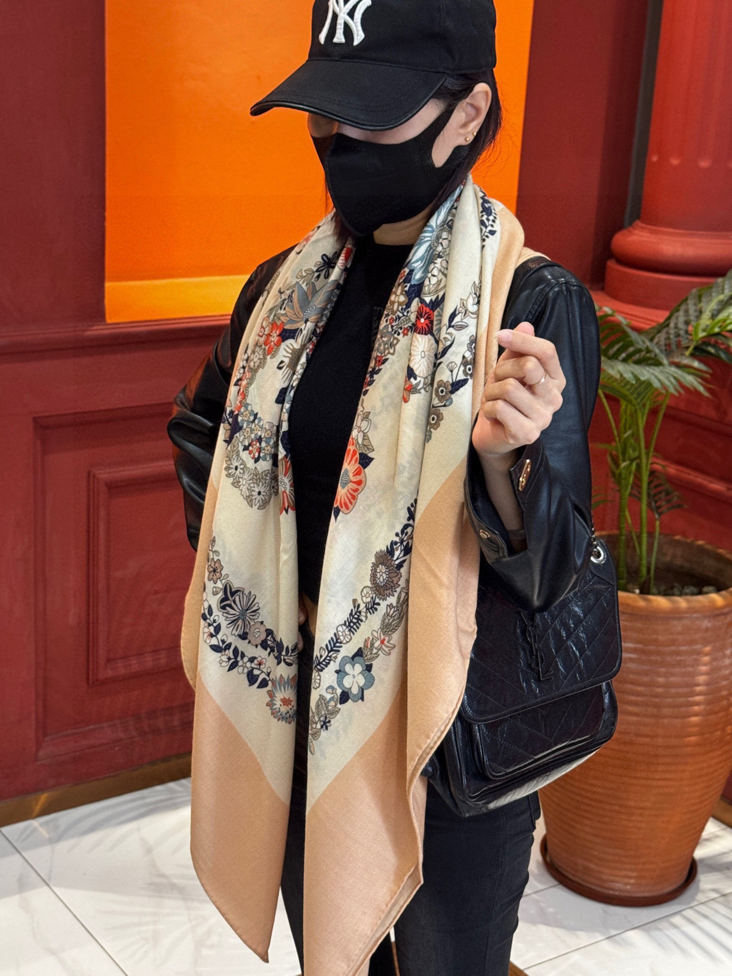 “华丽的缰辔花卉版”140丝毛方巾【140顶级丝绒双面同色披肩】手工卷边丝毛方巾(30%真丝70%羊绒)