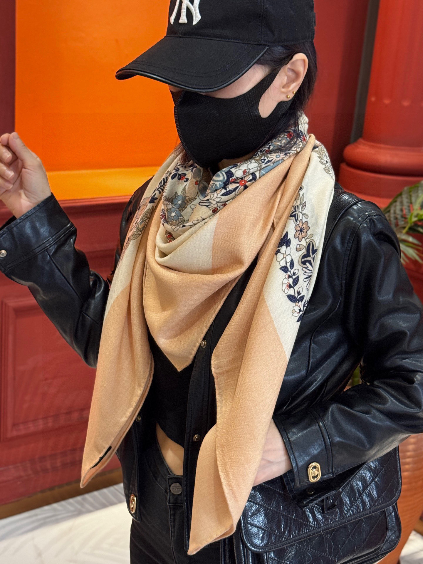 “华丽的缰辔花卉版”140丝毛方巾【140顶级丝绒双面同色披肩】手工卷边丝毛方巾(30%真丝70%羊绒)