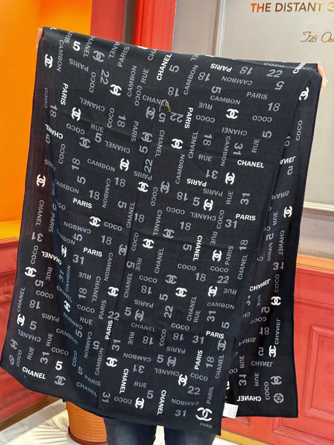 上新❤️【2025Chanel】 经典茶花优雅Coco风，Chanel最新菱格丝绒大方巾~气质到骨子里，