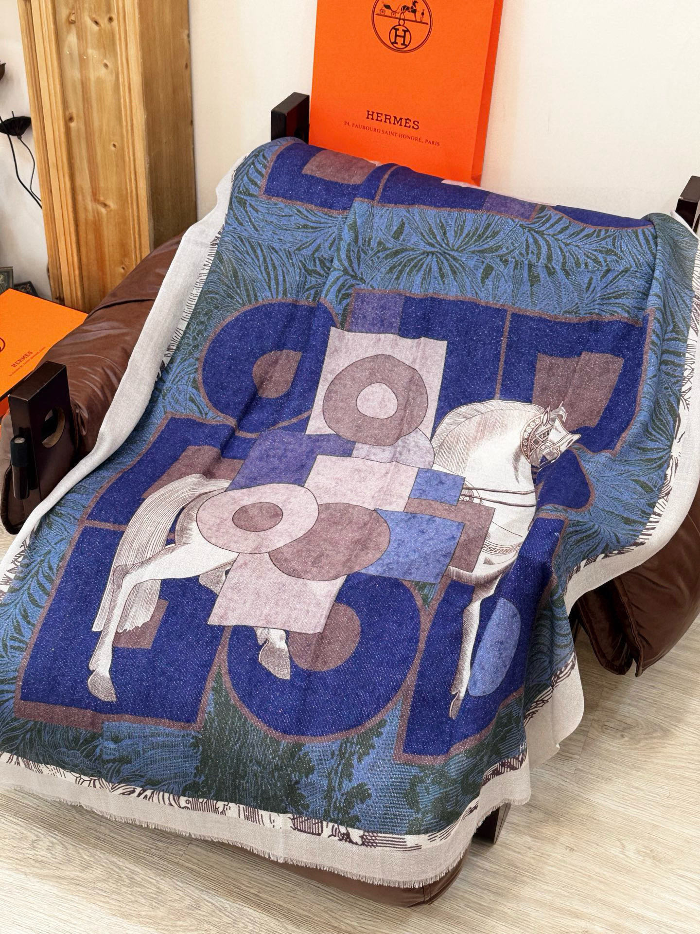 会发光发亮的围巾 爱马仕 专柜同步 买了都说好看羊绒印花‼️推荐💕顶级工艺超值‼️爱马仕专柜爆款🎁🎁羊绒